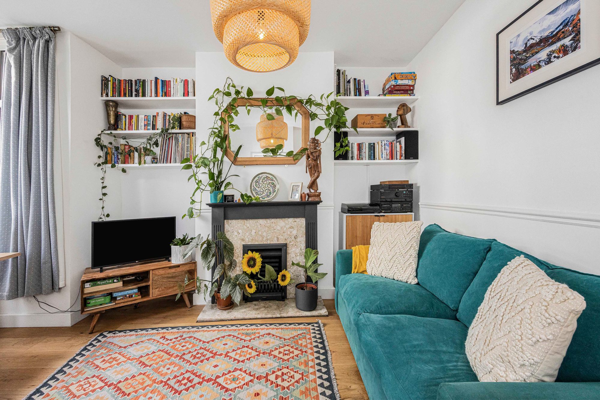 2 bed ground floor flat for sale in Hainault Road, Leytonstone, E11 4