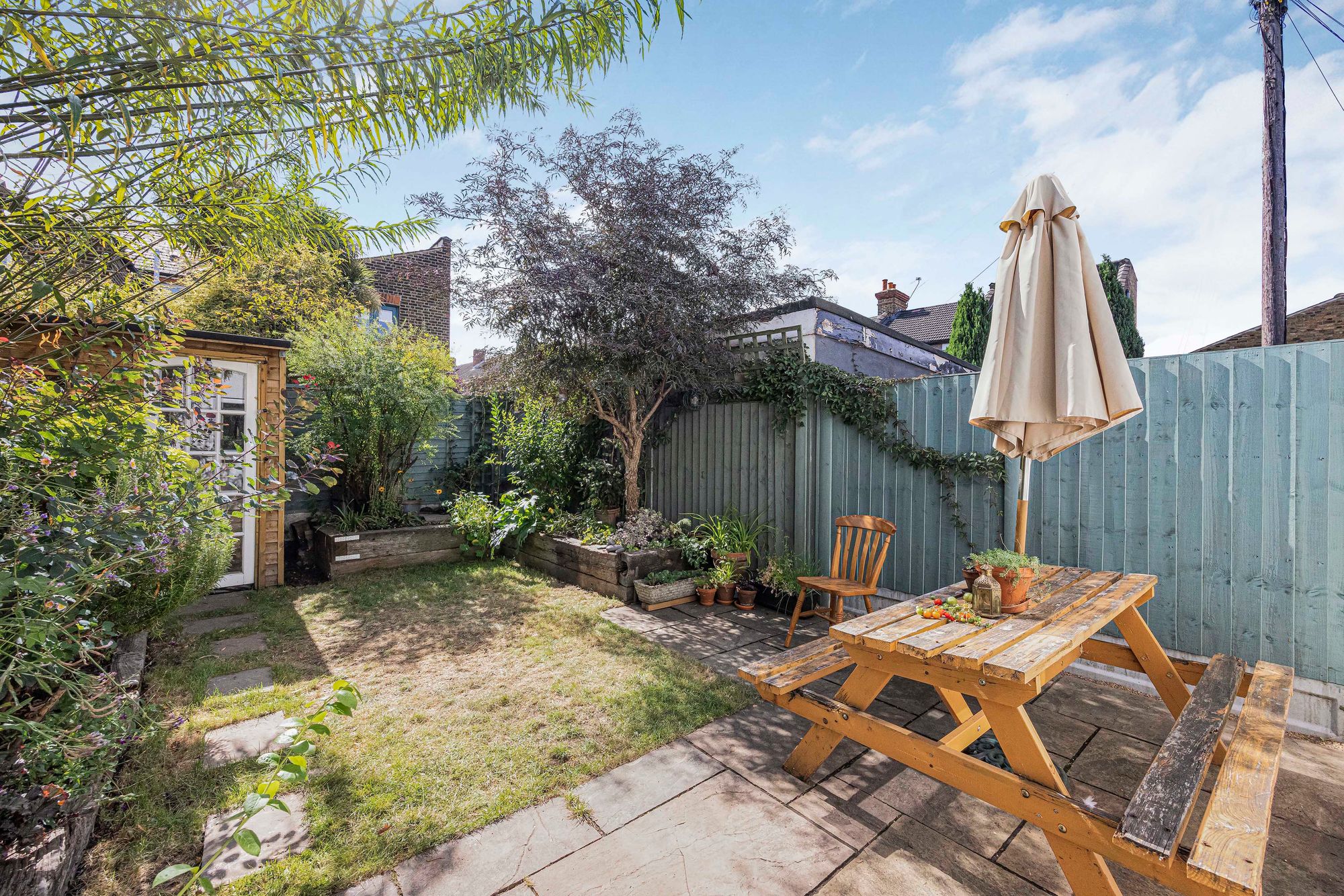 2 bed ground floor flat for sale in Hainault Road, Leytonstone, E11 3