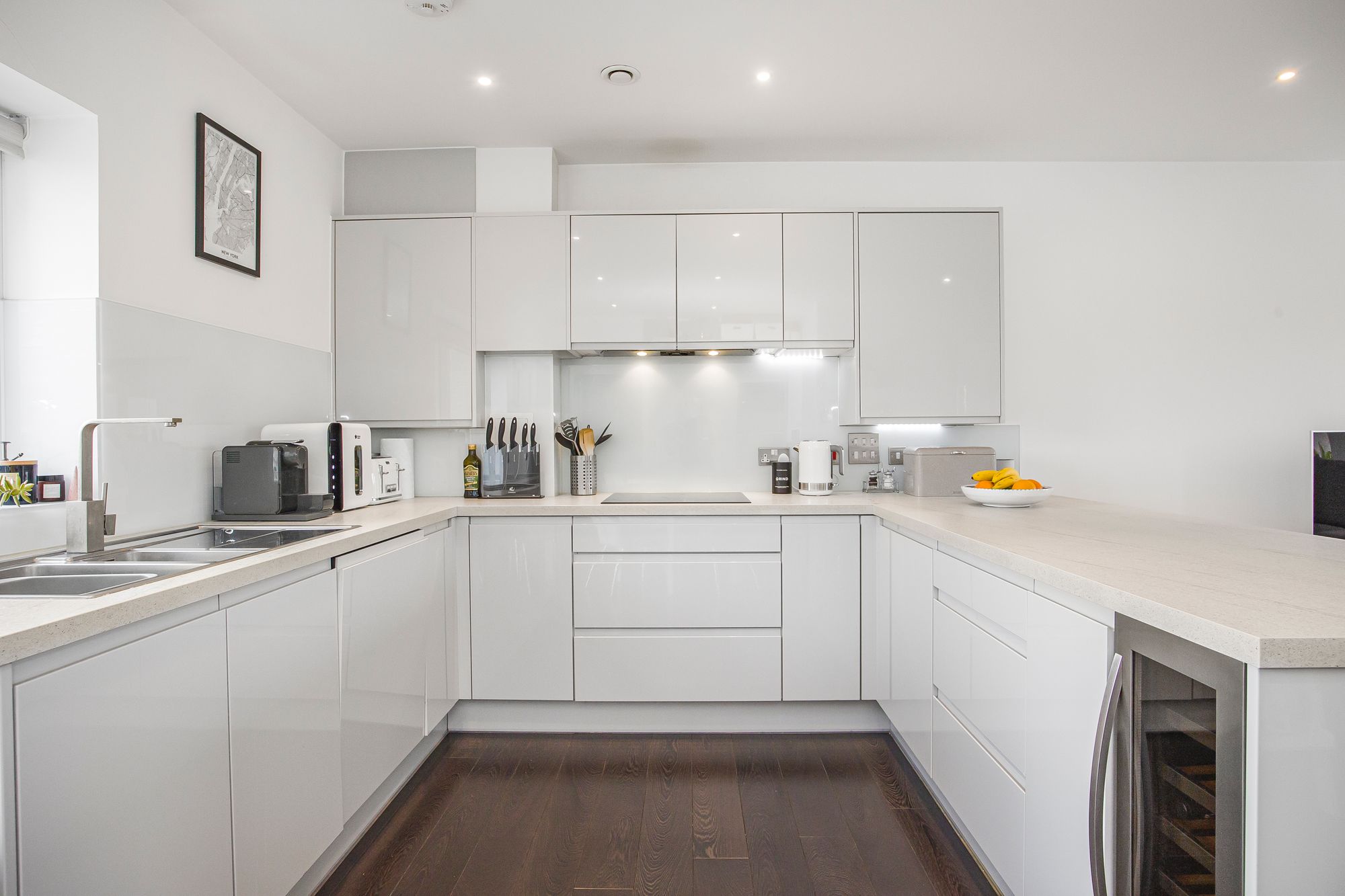 2 bed apartment for sale in High Road Leyton, London  - Property Image 2