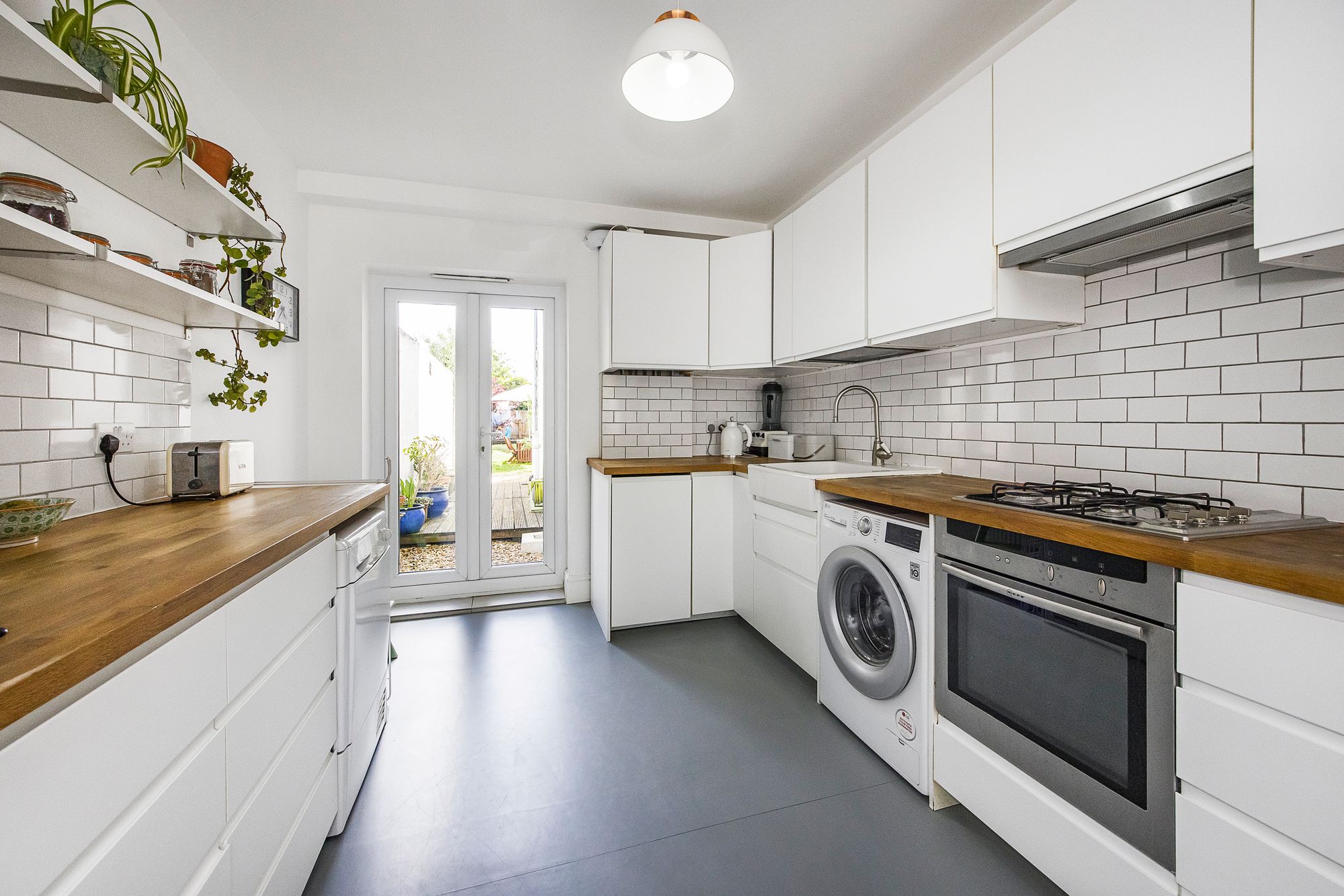 2 bed flat for sale in Dawlish Road, London  - Property Image 9