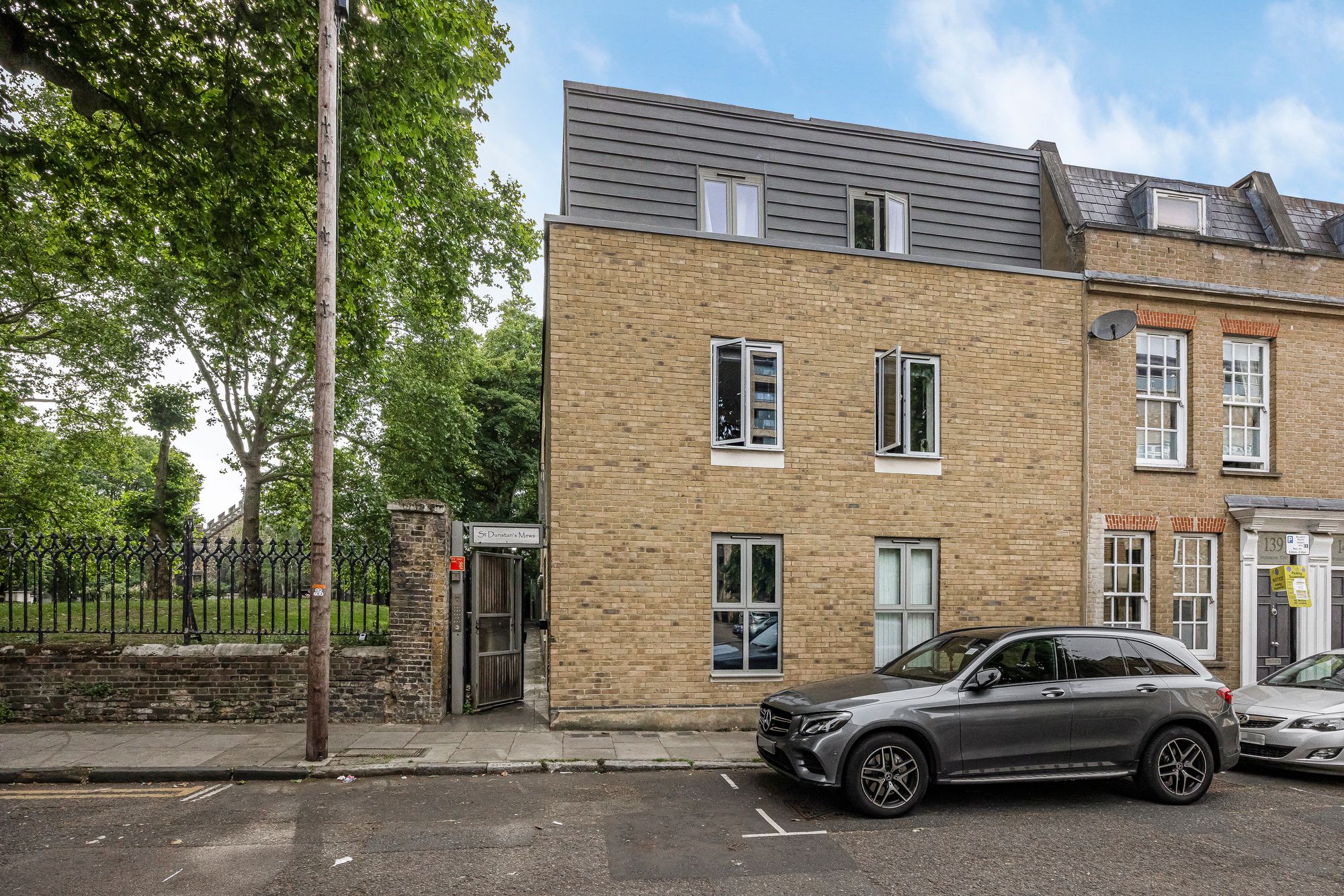 2 bed flat for sale in St. Dunstans Mews, London, E1