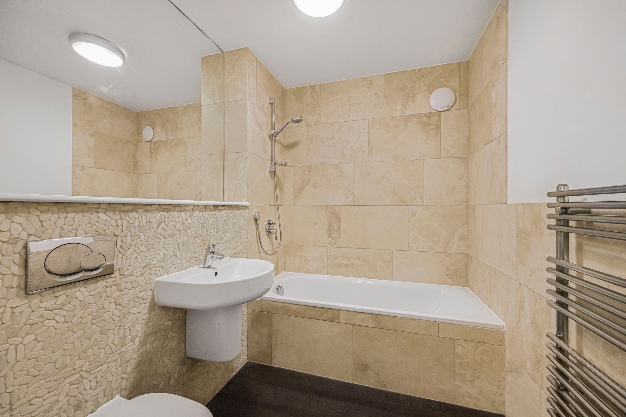 2 bed flat for sale in St. Dunstans Mews, London, E1 8