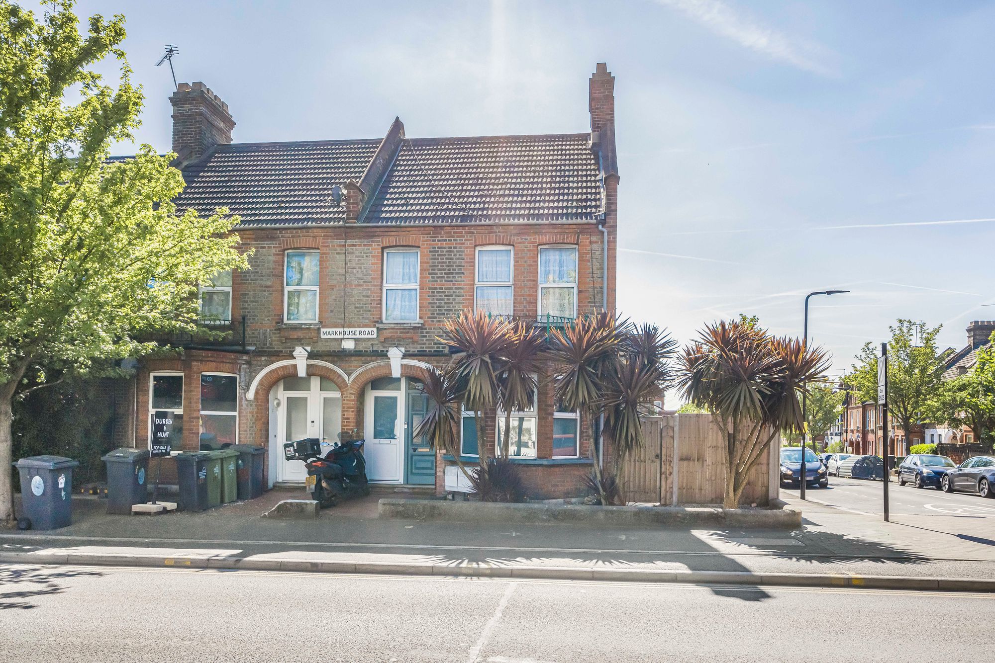 2 bed flat for sale in Markhouse Road, Walthamstow, E17  - Property Image 1