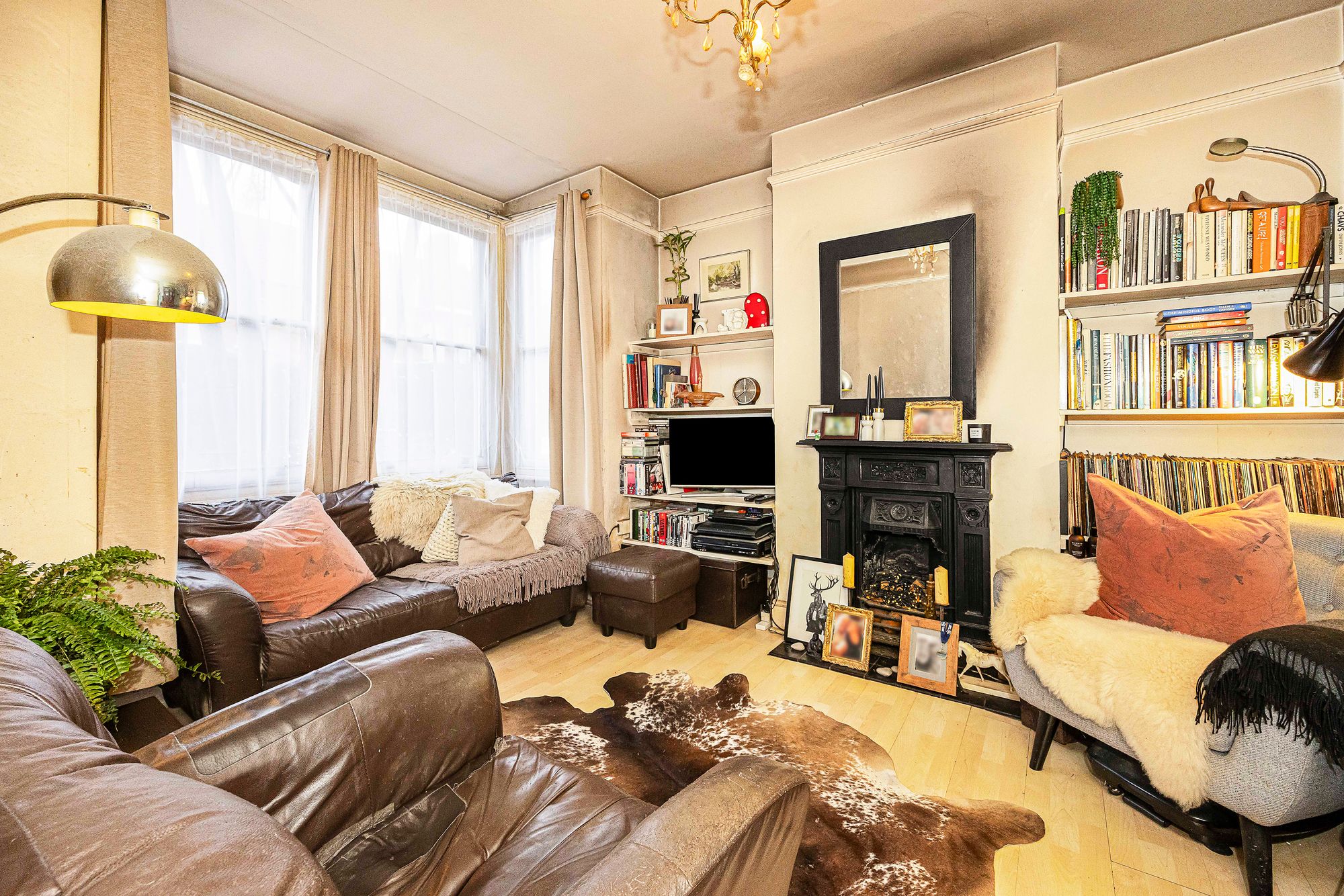 1 bed flat for sale in Kettlebaston Road, London  - Property Image 2