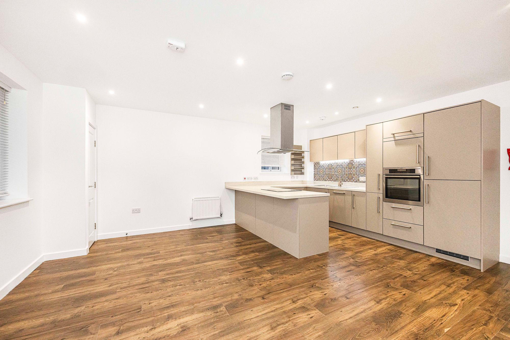 3 bed apartment for sale in High Road Leyton, London  - Property Image 5