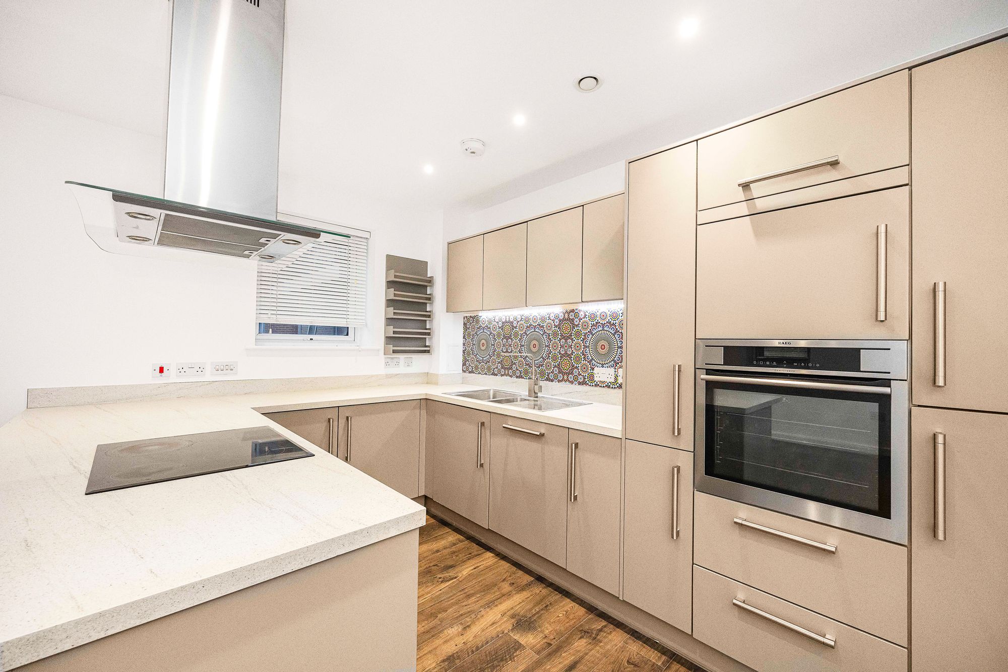 3 bed apartment for sale in High Road Leyton, London  - Property Image 4