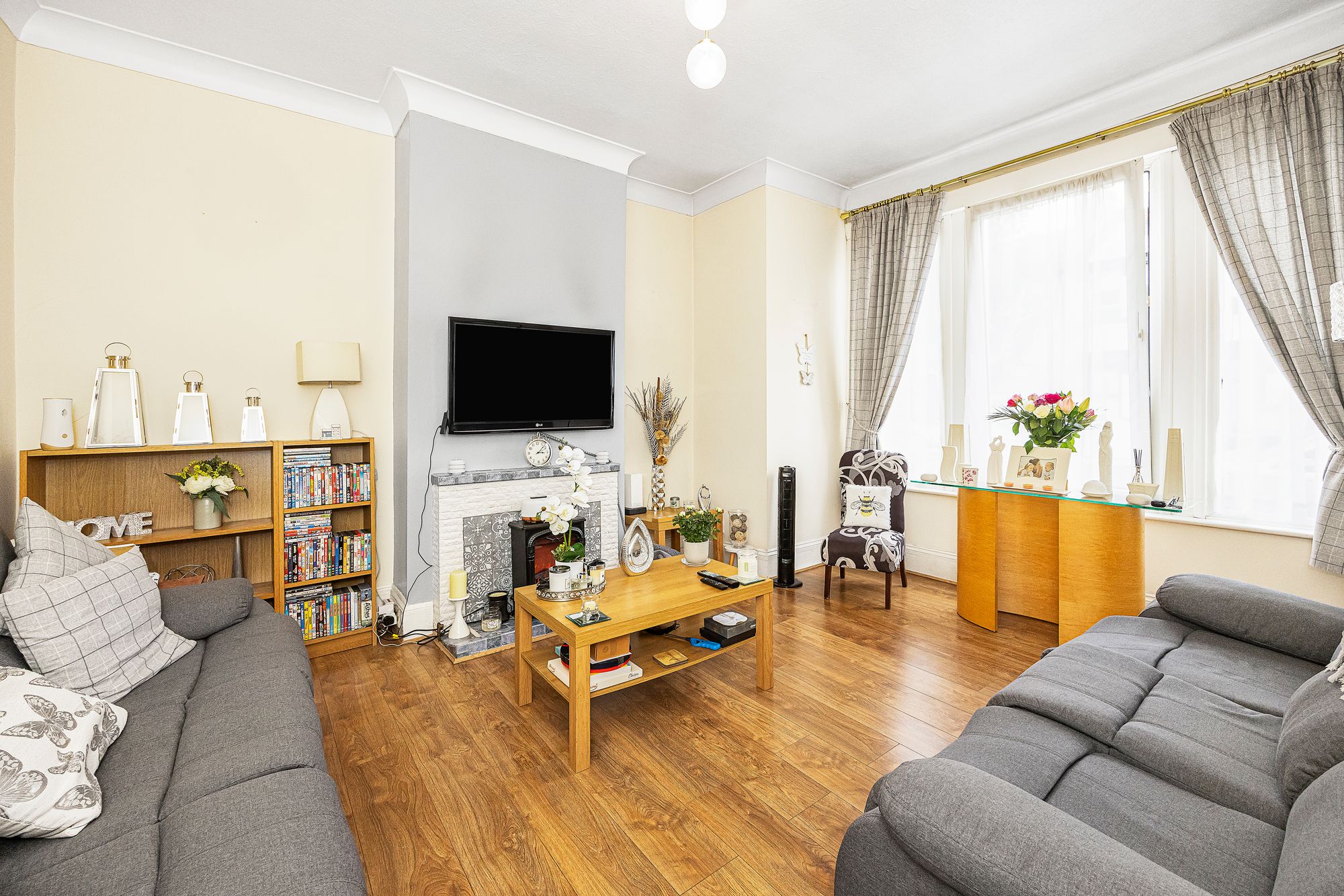 3 bed terraced house for sale in Belgrave Road, London  - Property Image 2