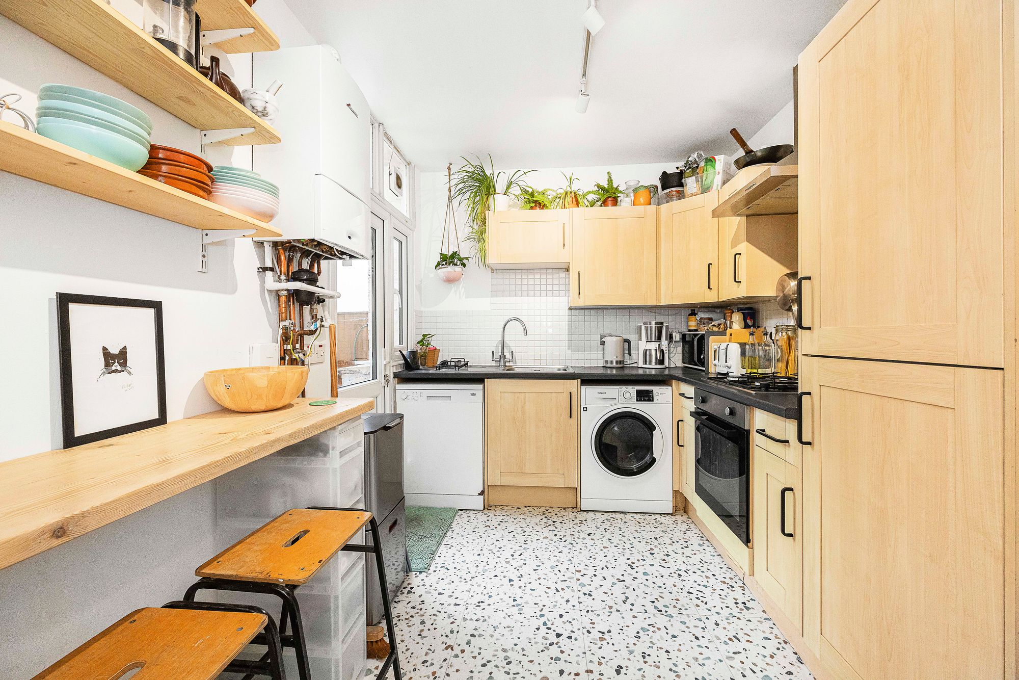 2 bed flat for sale in Leigh Road, London  - Property Image 5