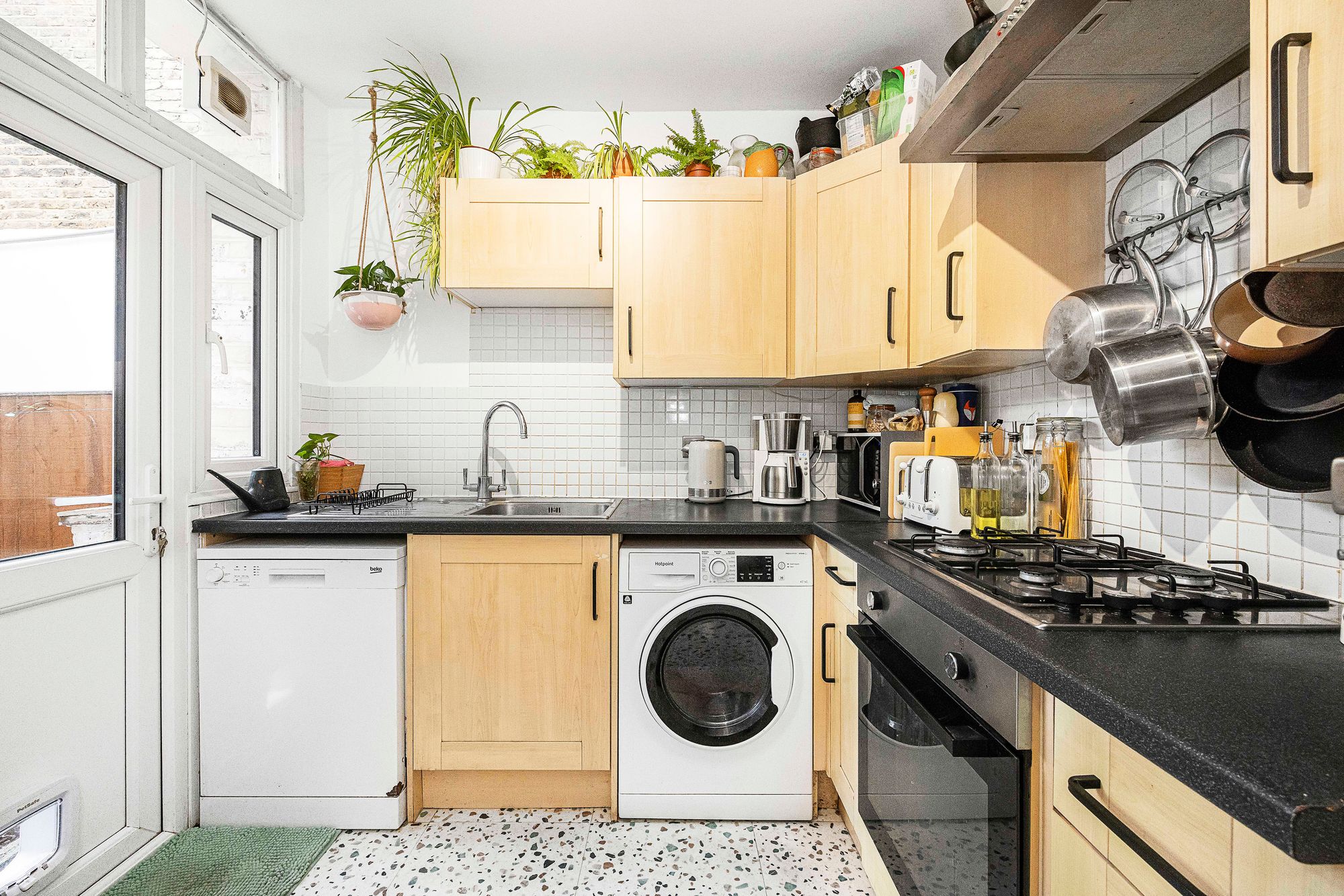 2 bed flat for sale in Leigh Road, London  - Property Image 6