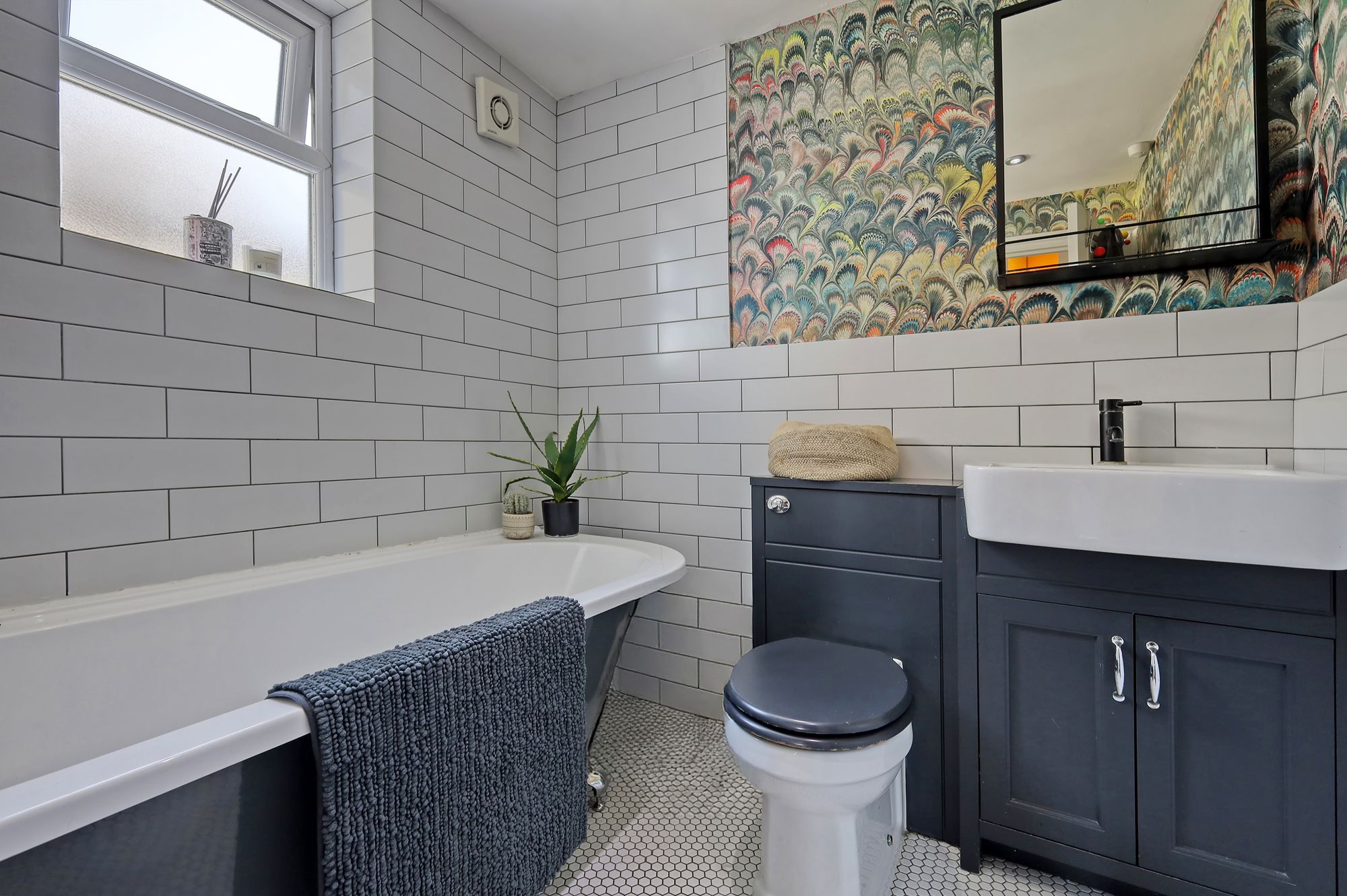 4 bed house for sale in Radlix Road, London, E10 15