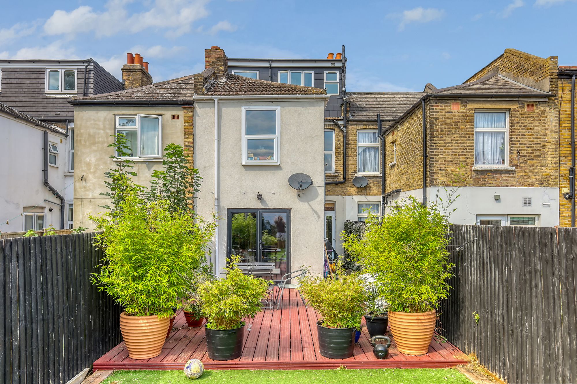 4 bed house for sale in Radlix Road, London, E10 11