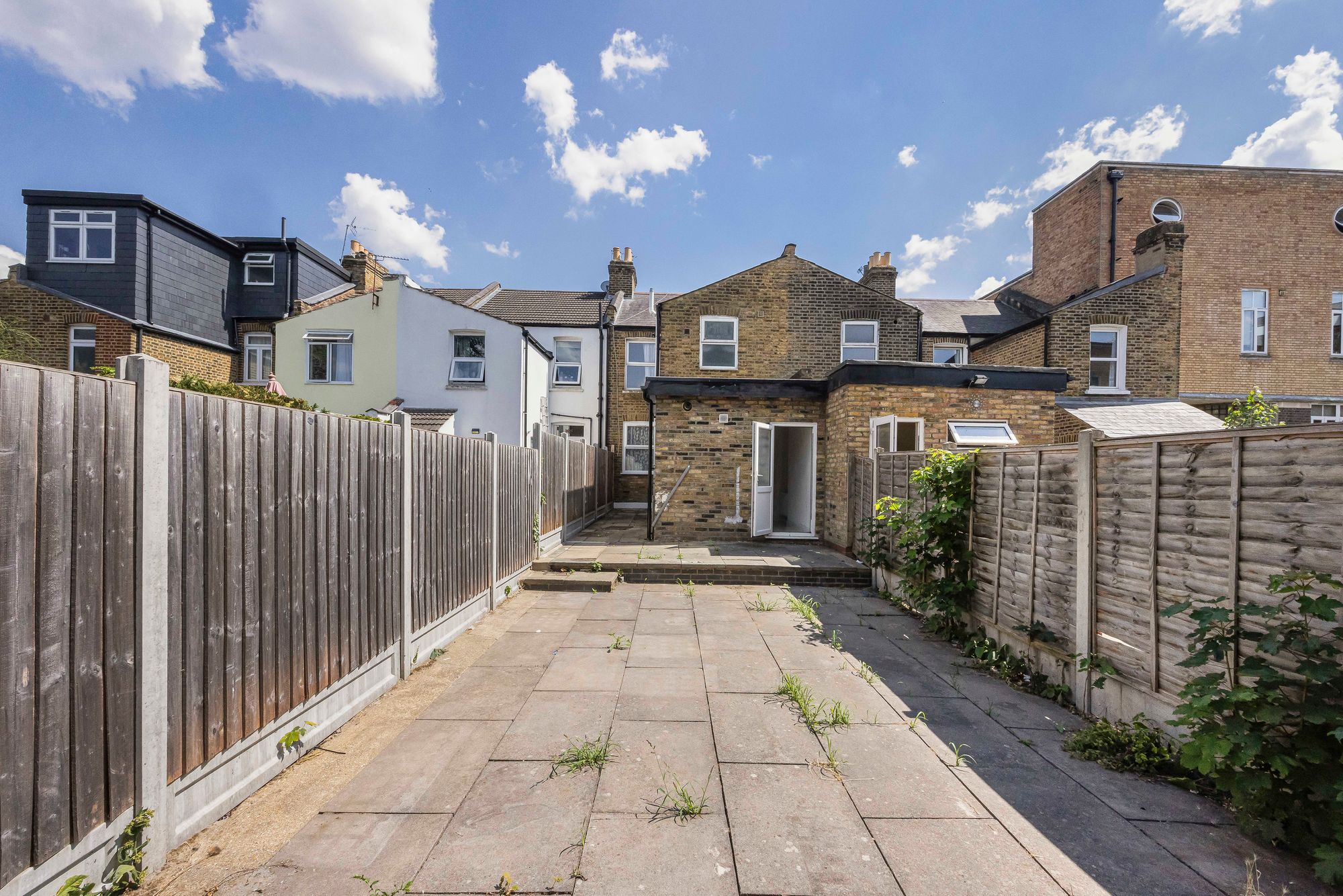 2 bed flat for sale in Morley Road, Leyton, E10 10