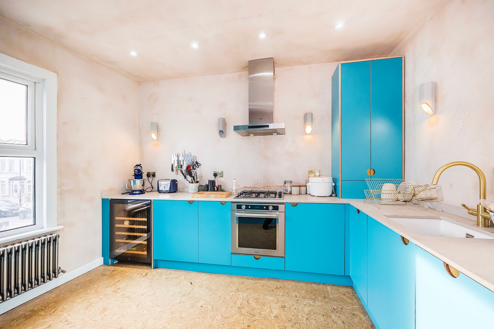 2 bed flat to rent in Hainault Road, Leytonstone, E11 9