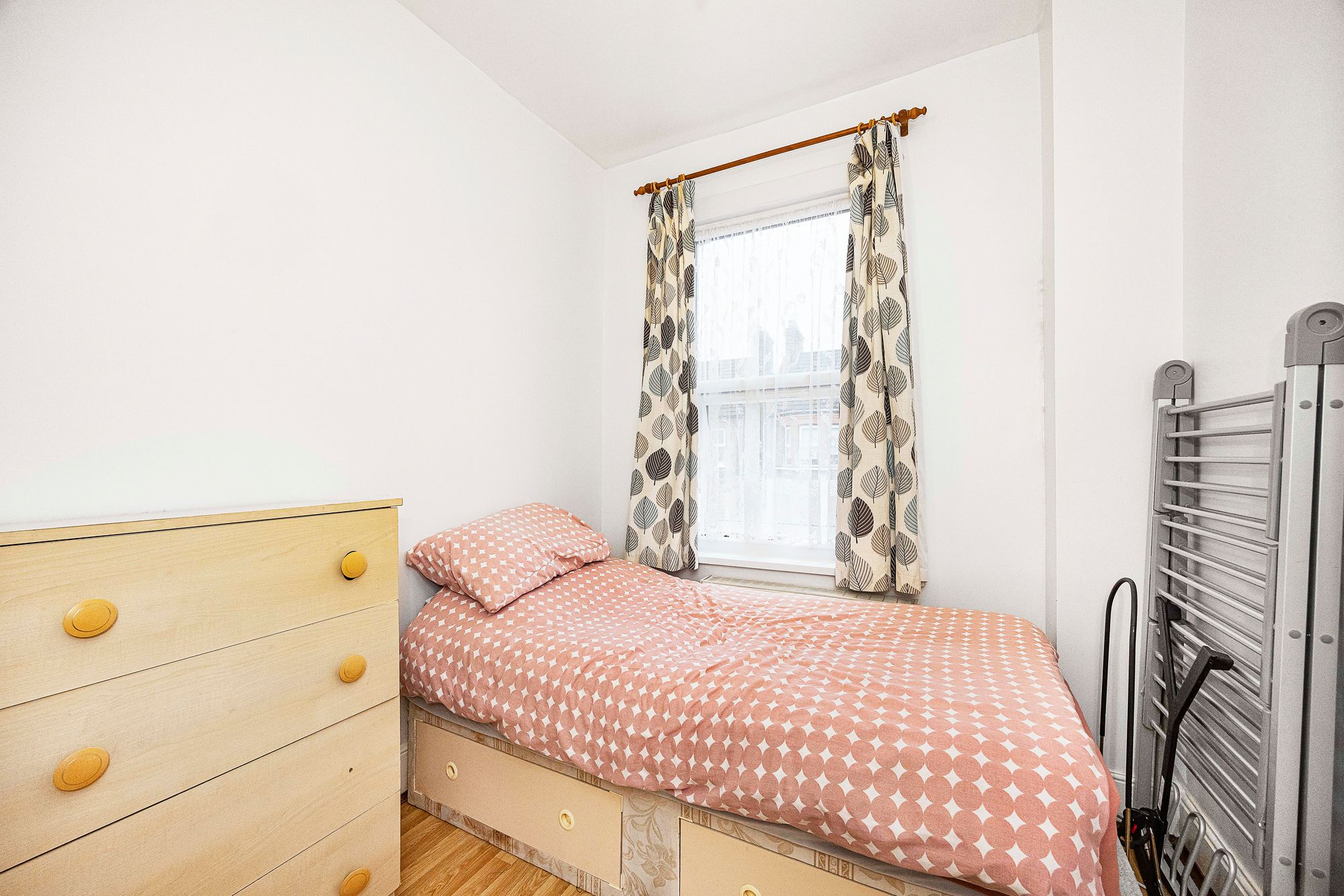 3 bed flat for sale in Kettlebaston Road, London  - Property Image 6