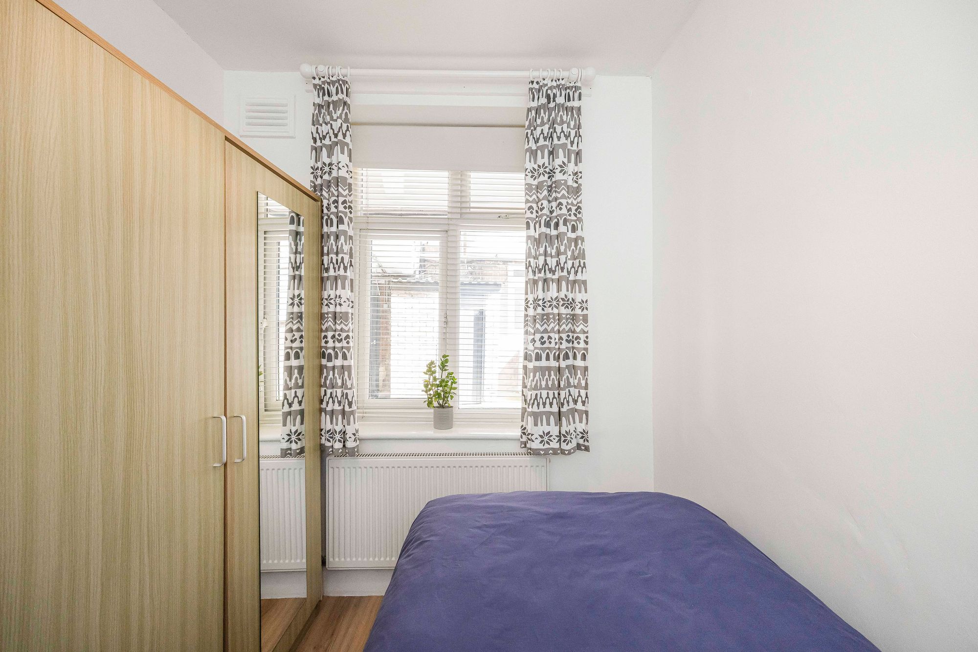 2 bed flat for sale in Fairlop Court, Fairlop Road, Leytonstone, E11 6