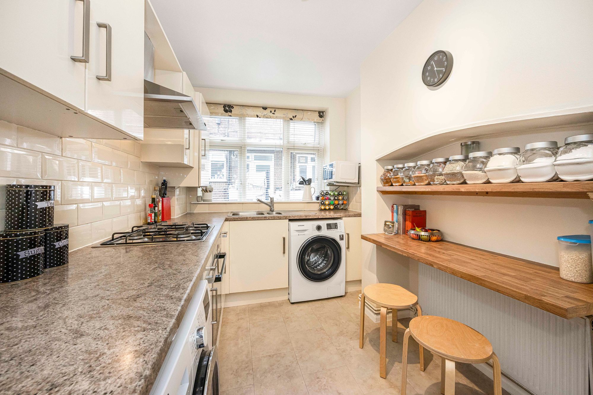 2 bed flat for sale in Fairlop Court, Fairlop Road, Leytonstone, E11  - Property Image 5