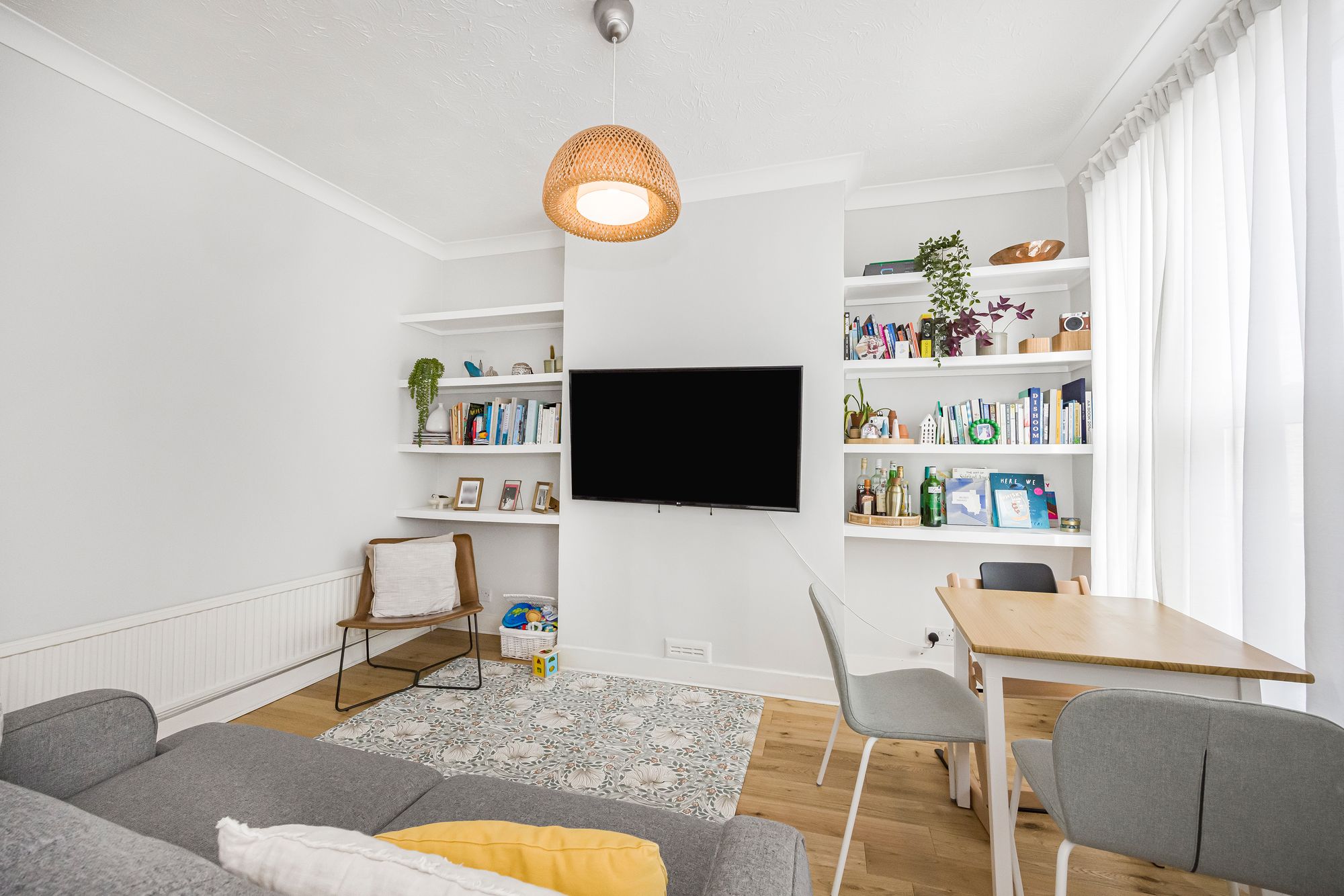 2 bed flat for sale in High Road Leyton, London, E15 4