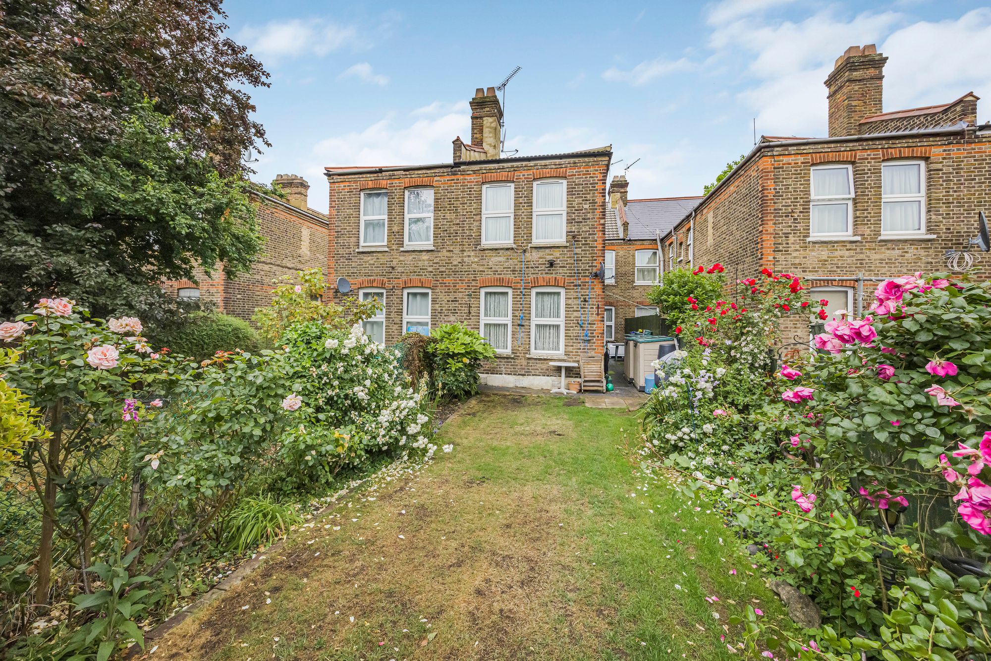 2 bed flat for sale in Blyth Road, Walthamstow, E17 9