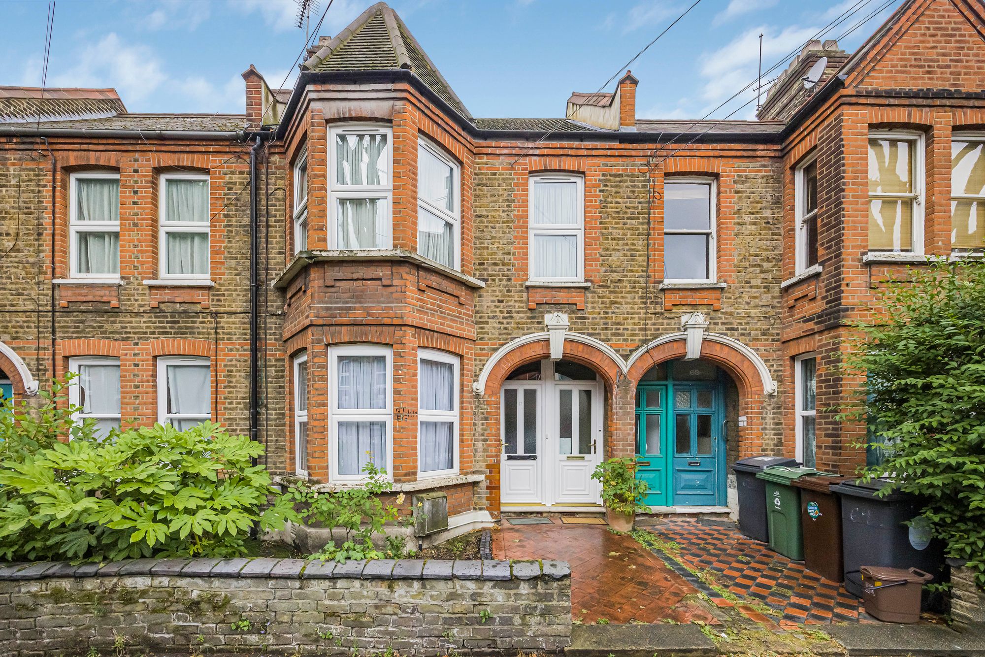 2 bed flat for sale in Blyth Road, Walthamstow, E17 - Property Image 1