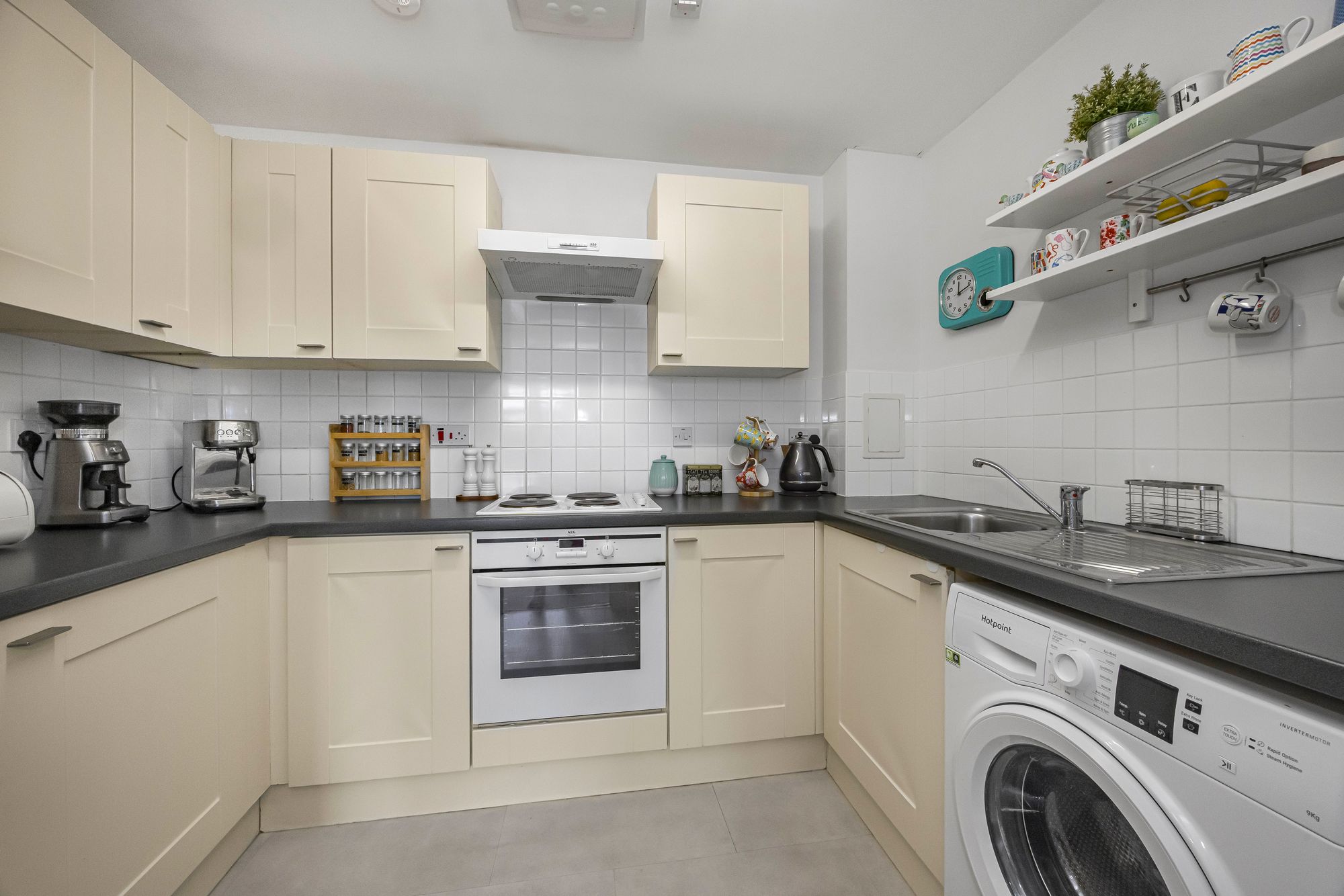 2 bed flat for sale in Kitchen Court, Brisbane Road, Leyton, E10  - Property Image 7