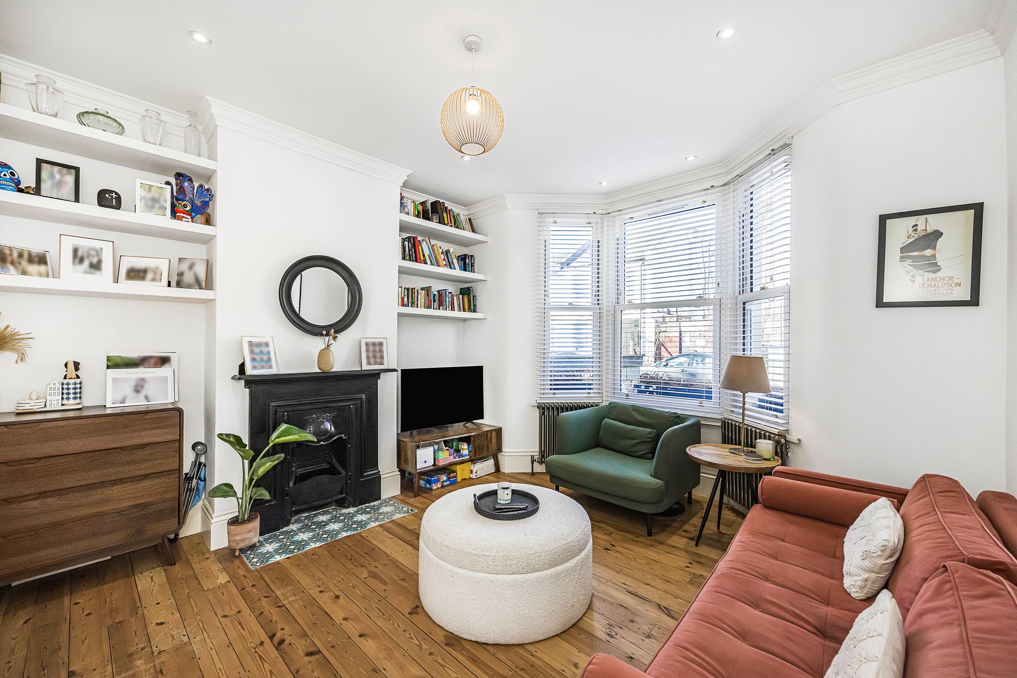 2 bed flat for sale in Murchison Road, London  - Property Image 3