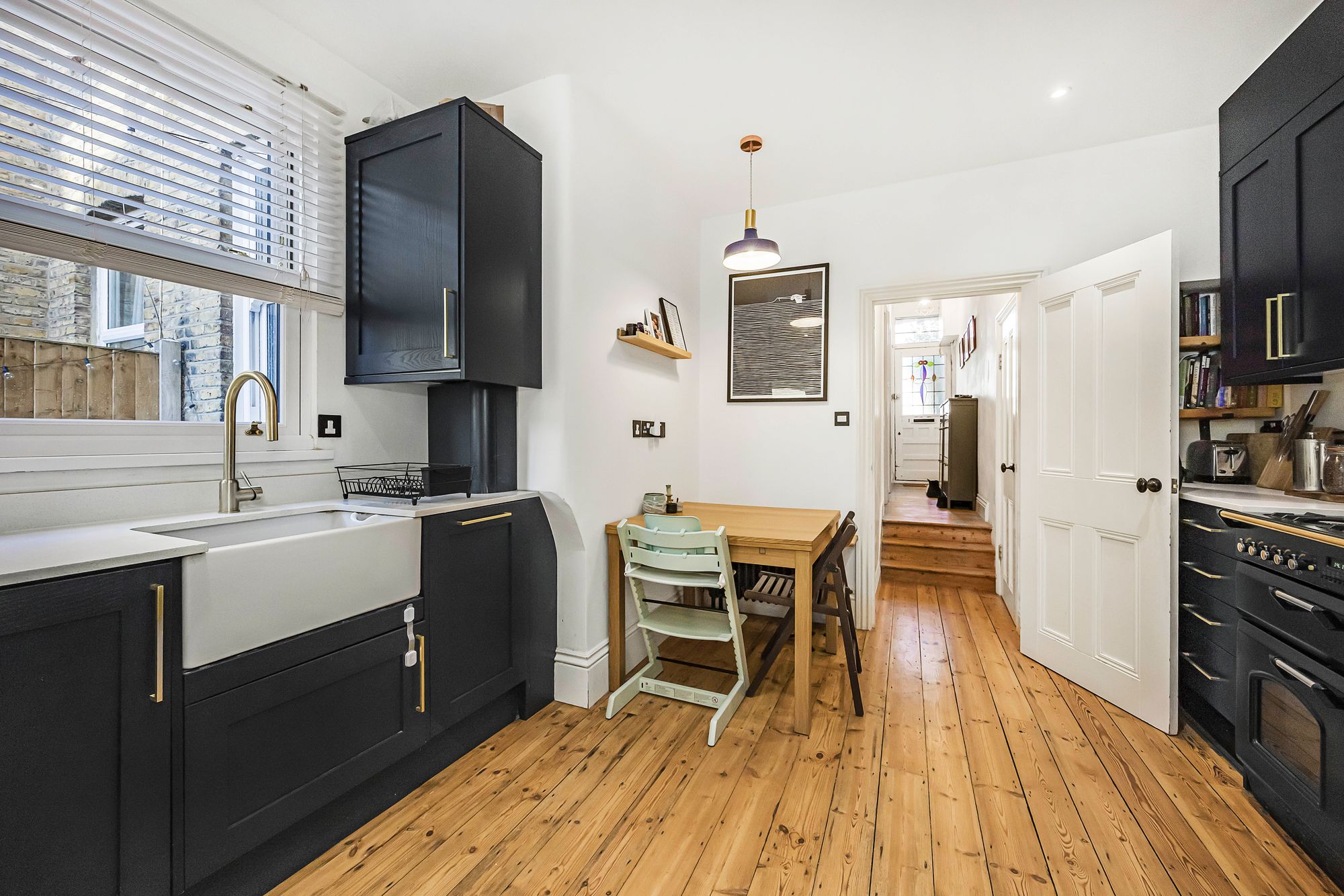 2 bed flat for sale in Murchison Road, London  - Property Image 5