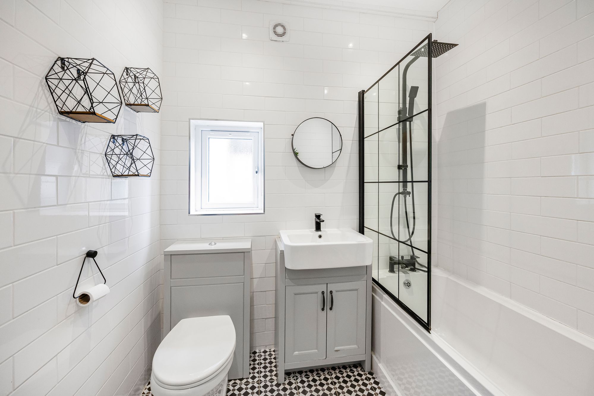 5 bed mid-terraced house for sale in Huxley Road, London, E10  - Property Image 10