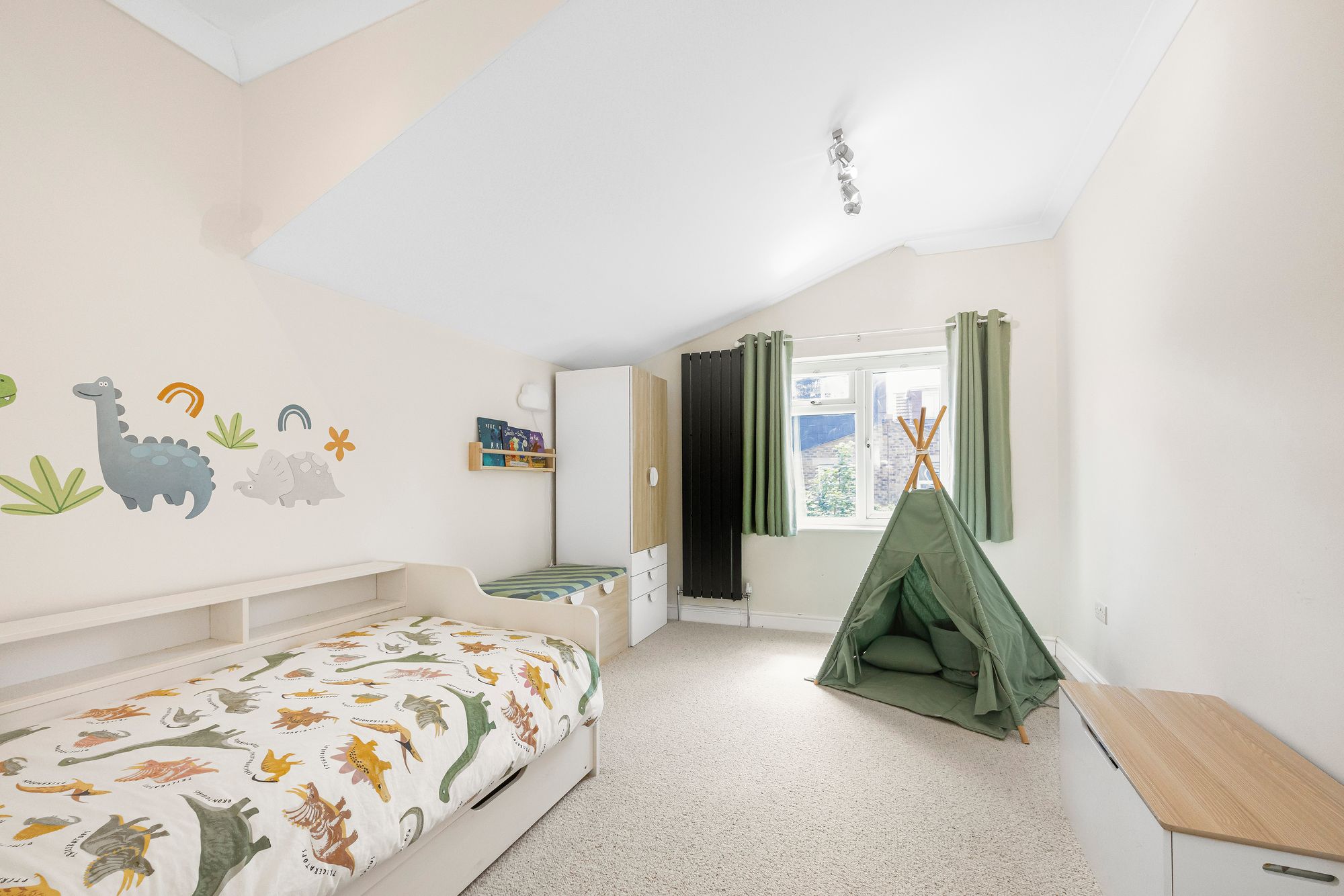 5 bed mid-terraced house for sale in Huxley Road, London, E10  - Property Image 11