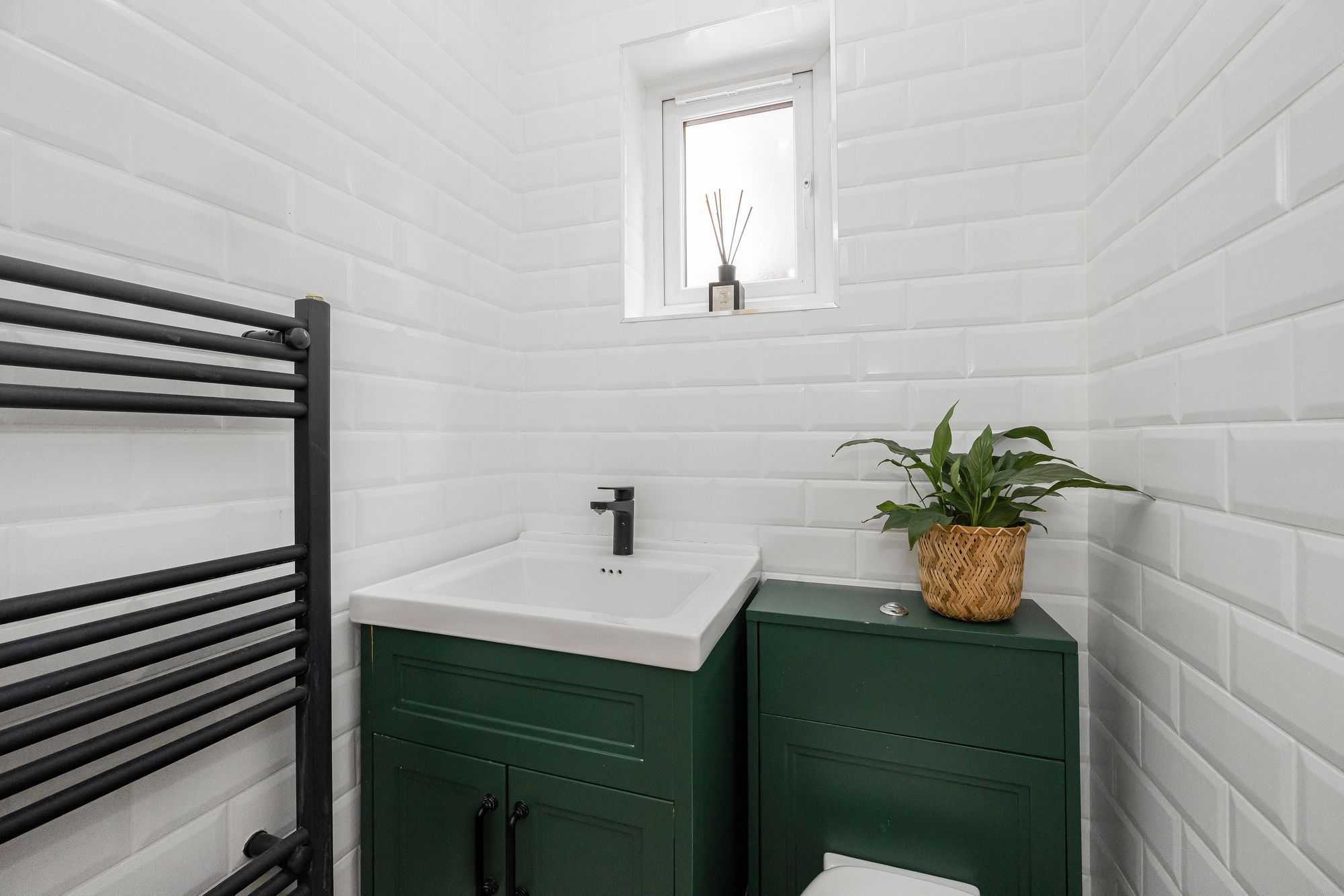 5 bed mid-terraced house for sale in Huxley Road, London, E10  - Property Image 12
