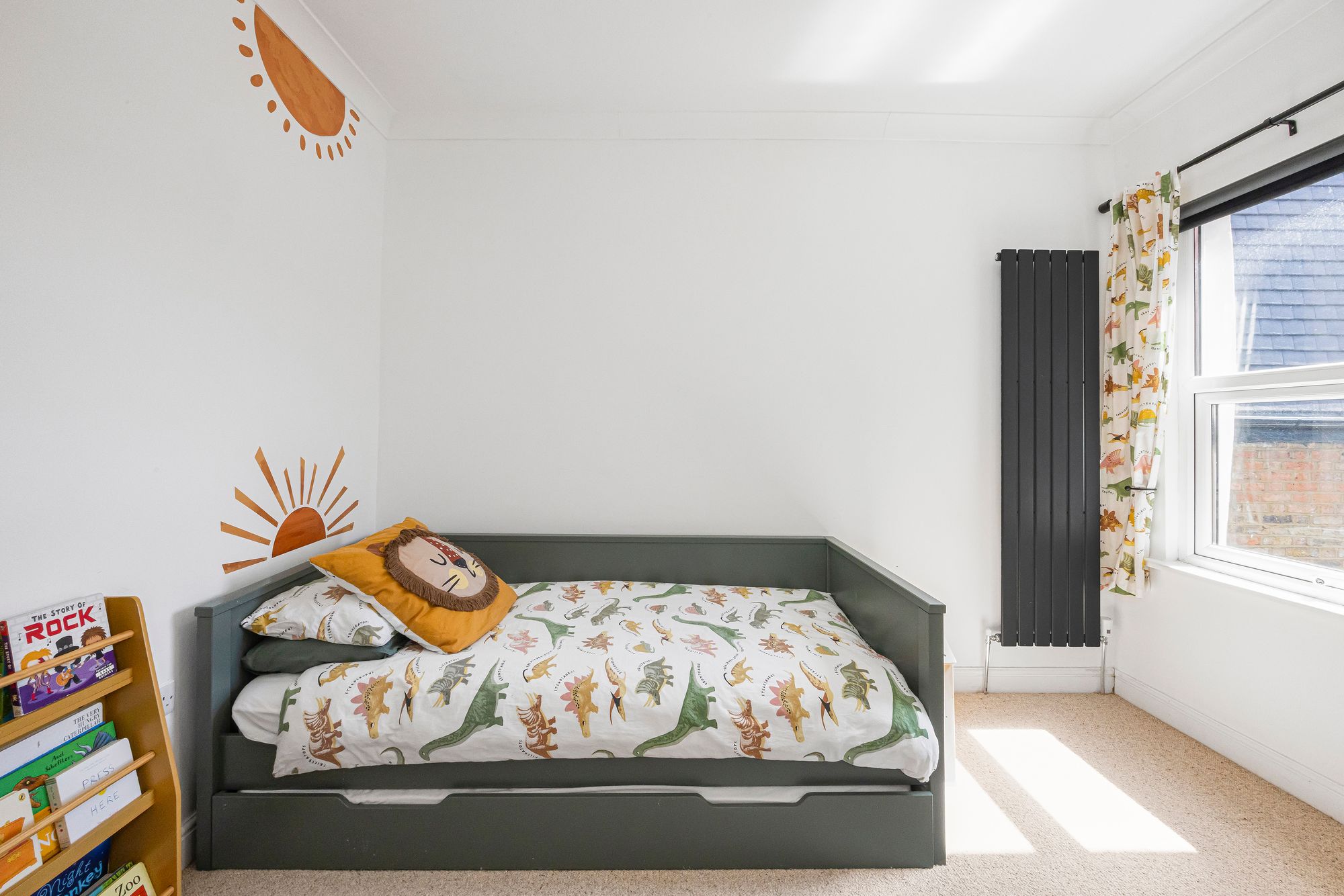 5 bed mid-terraced house for sale in Huxley Road, London, E10  - Property Image 17