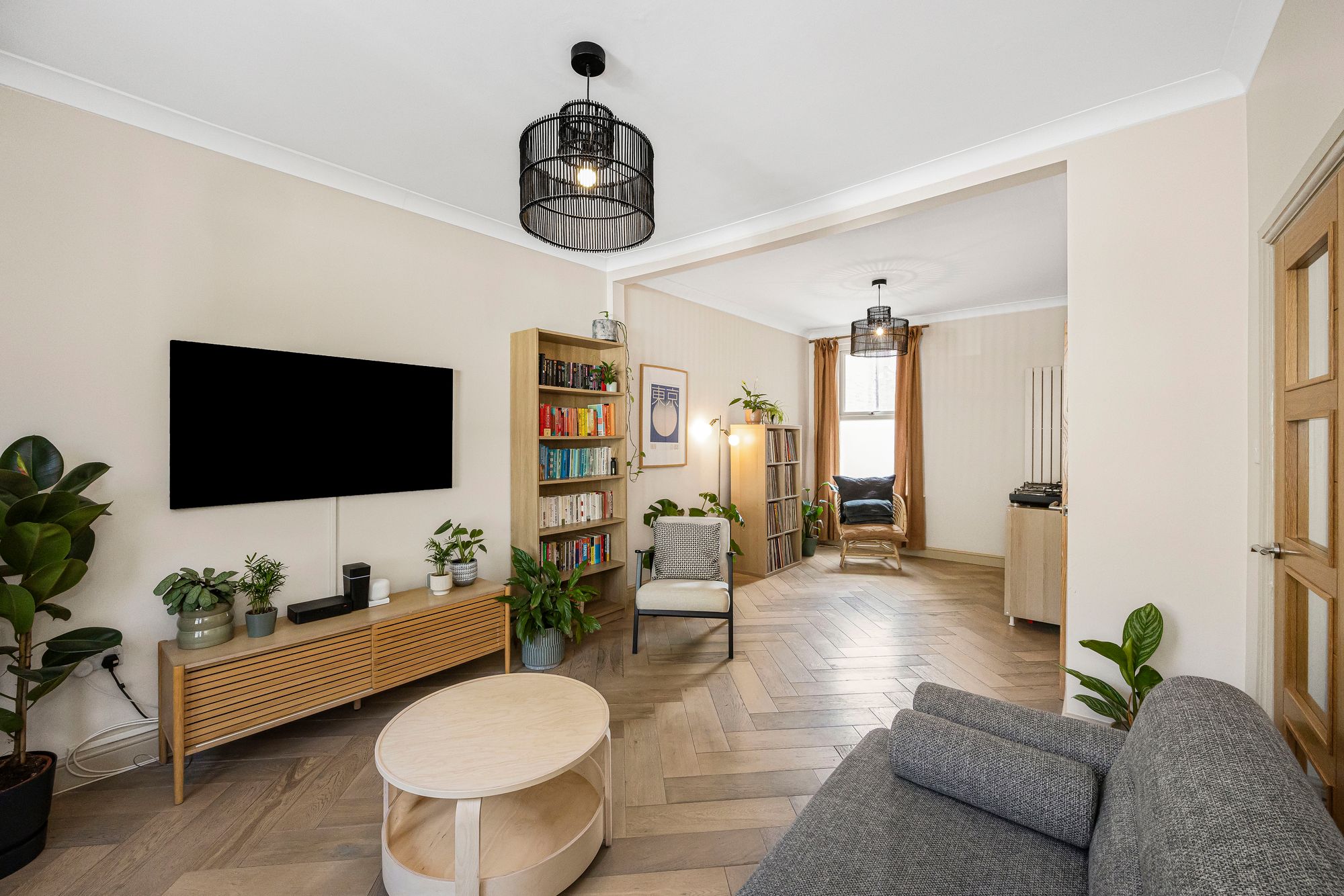 5 bed mid-terraced house for sale in Huxley Road, London, E10  - Property Image 3