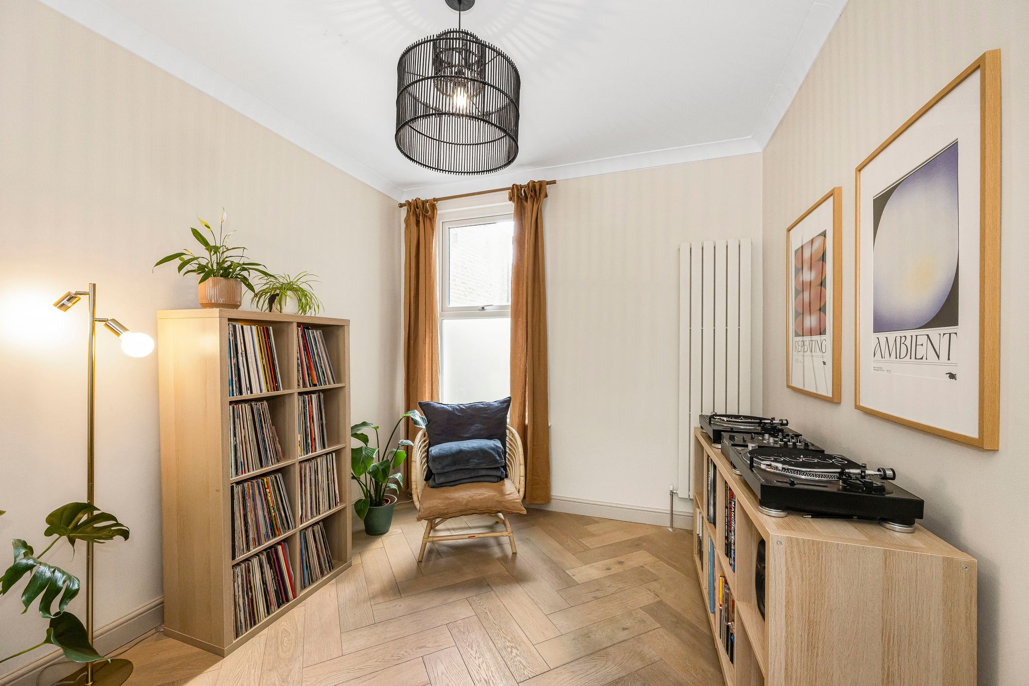 5 bed mid-terraced house for sale in Huxley Road, London, E10  - Property Image 4
