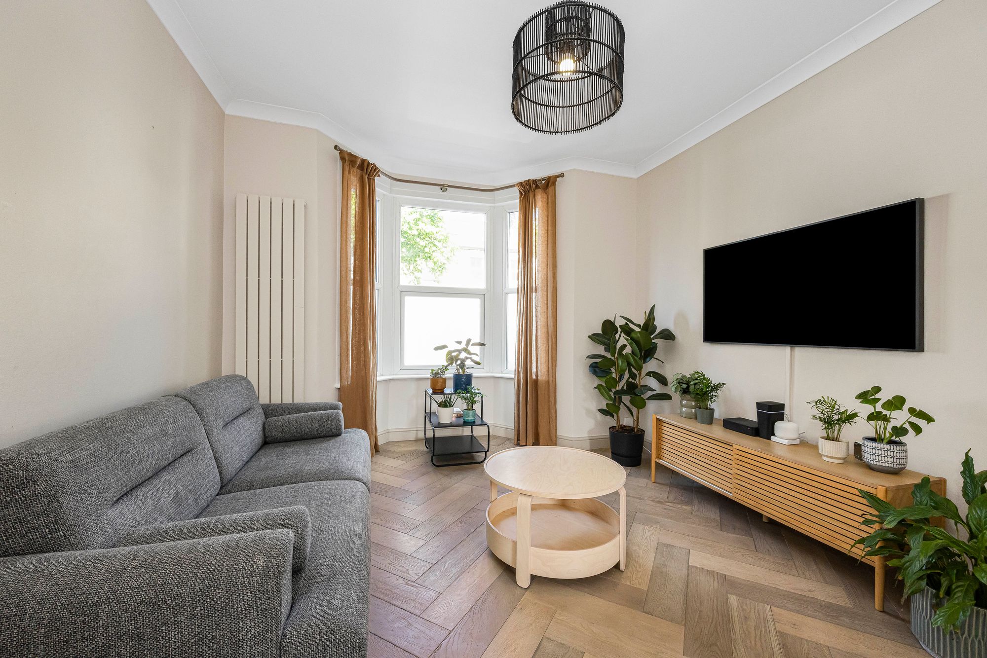 5 bed mid-terraced house for sale in Huxley Road, London, E10  - Property Image 6