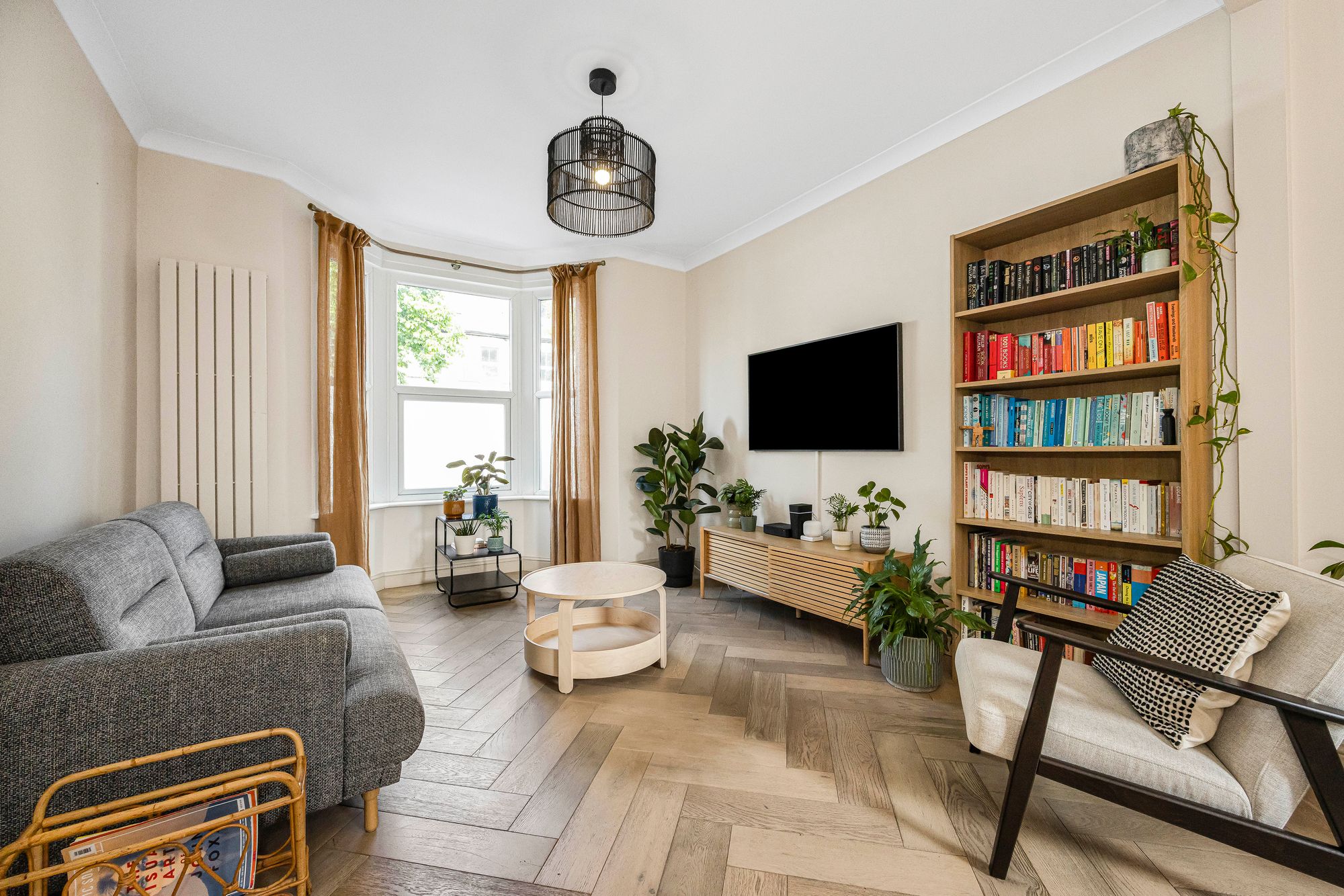 5 bed mid-terraced house for sale in Huxley Road, London, E10  - Property Image 2