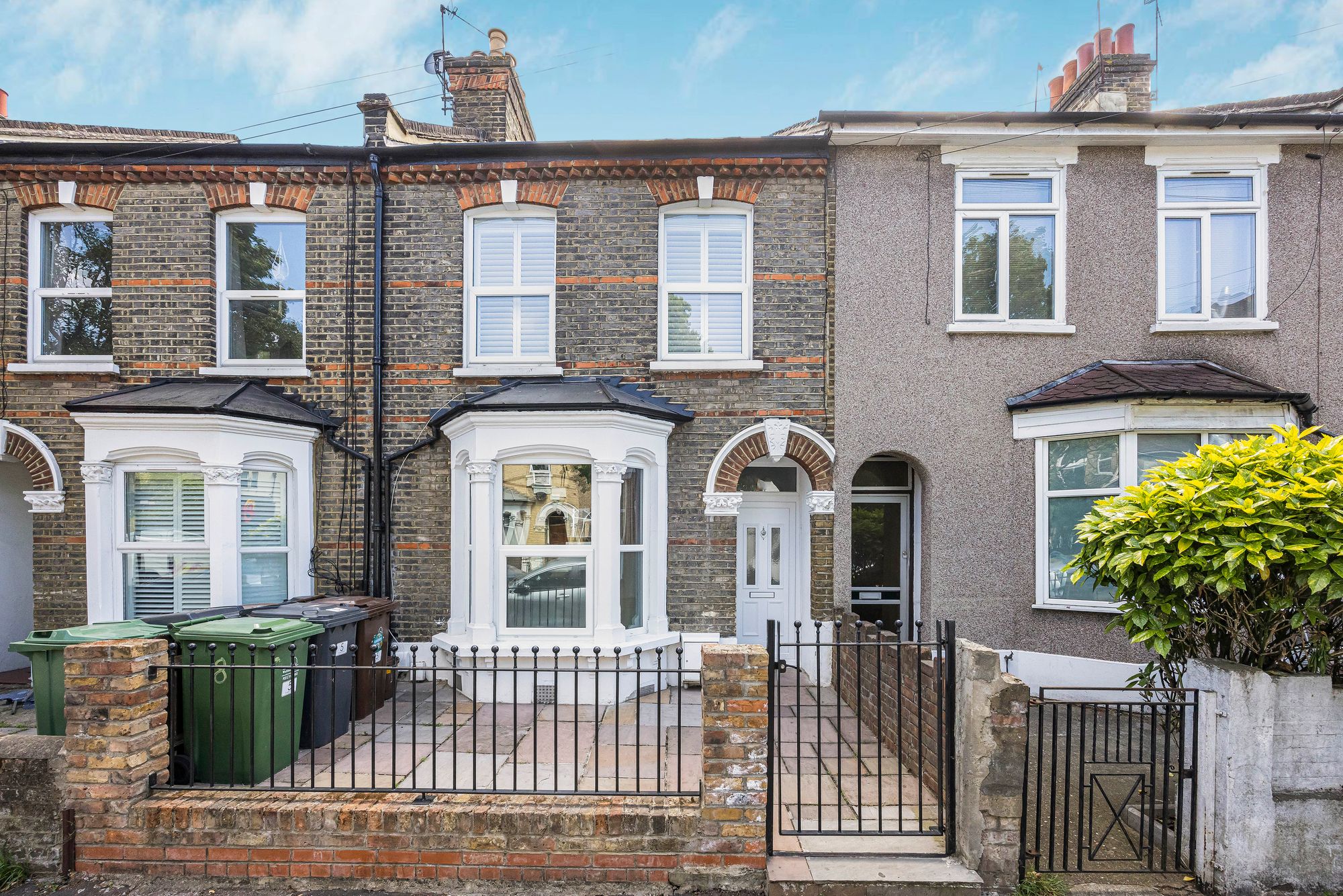 5 bed mid-terraced house for sale in Huxley Road, London, E10  - Property Image 1