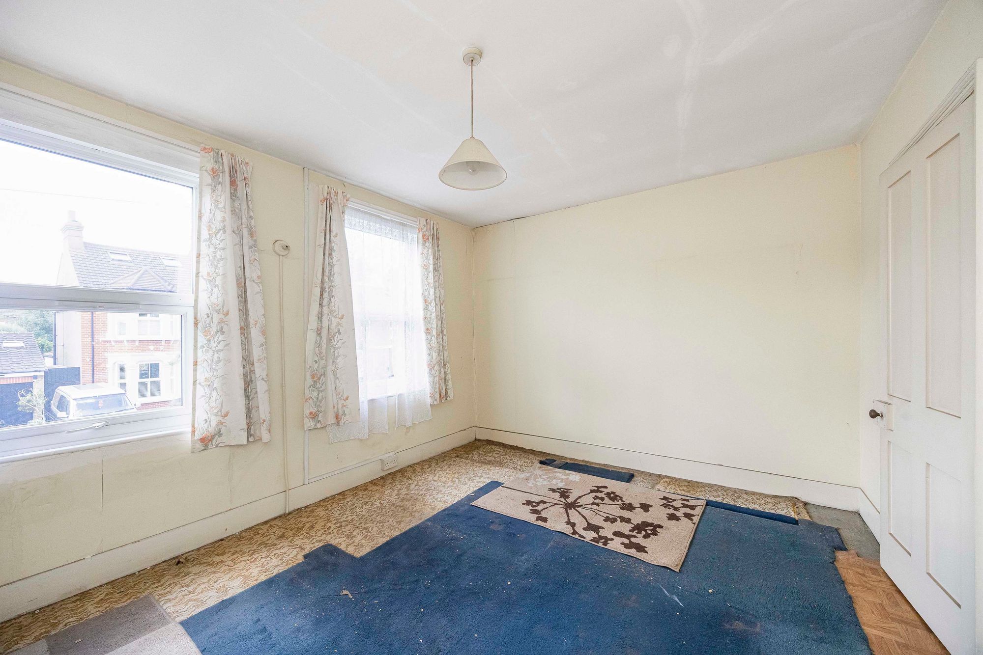 3 bed mid-terraced house for sale in Carnarvon Road, London, E18 9