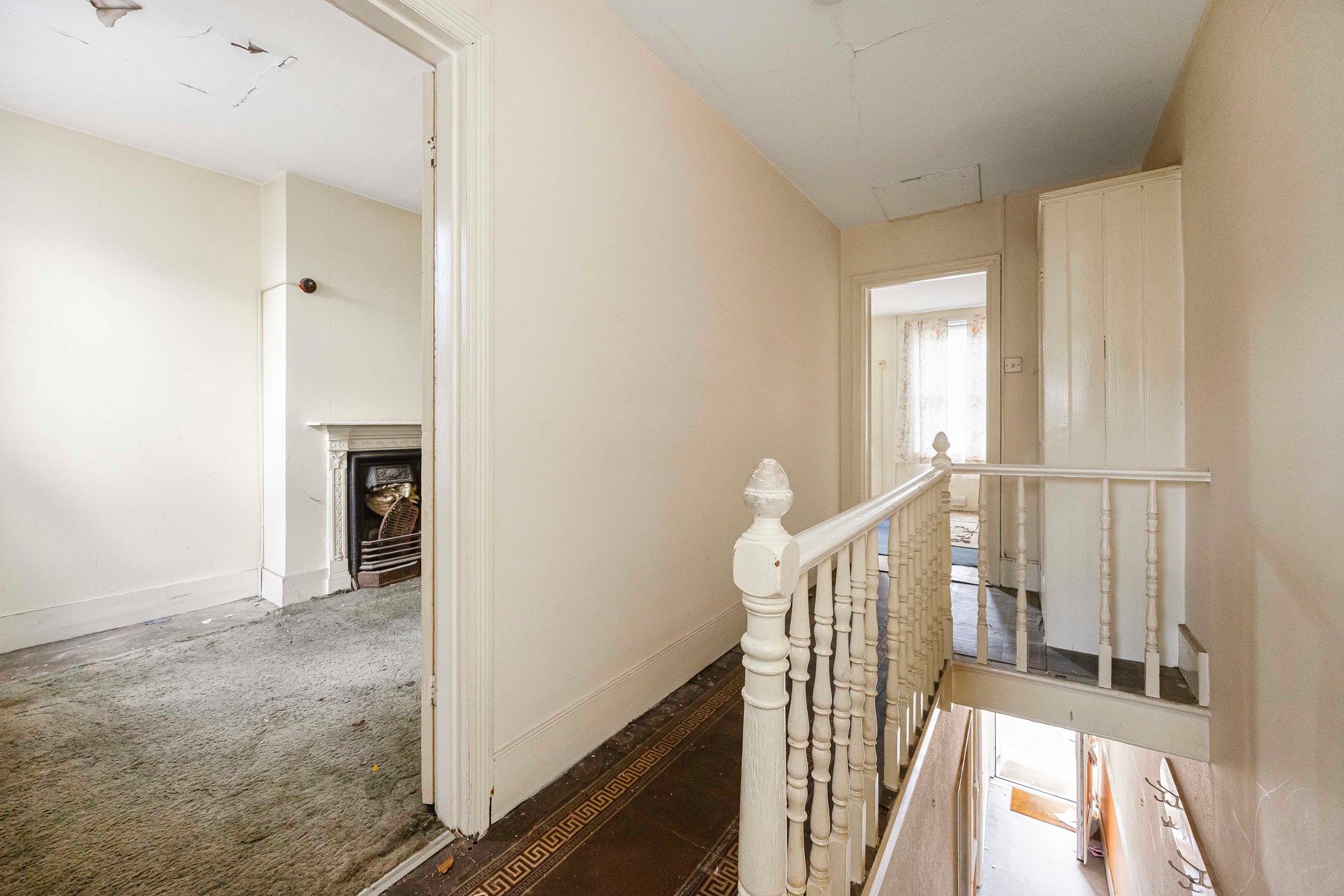 3 bed mid-terraced house for sale in Carnarvon Road, London, E18 11