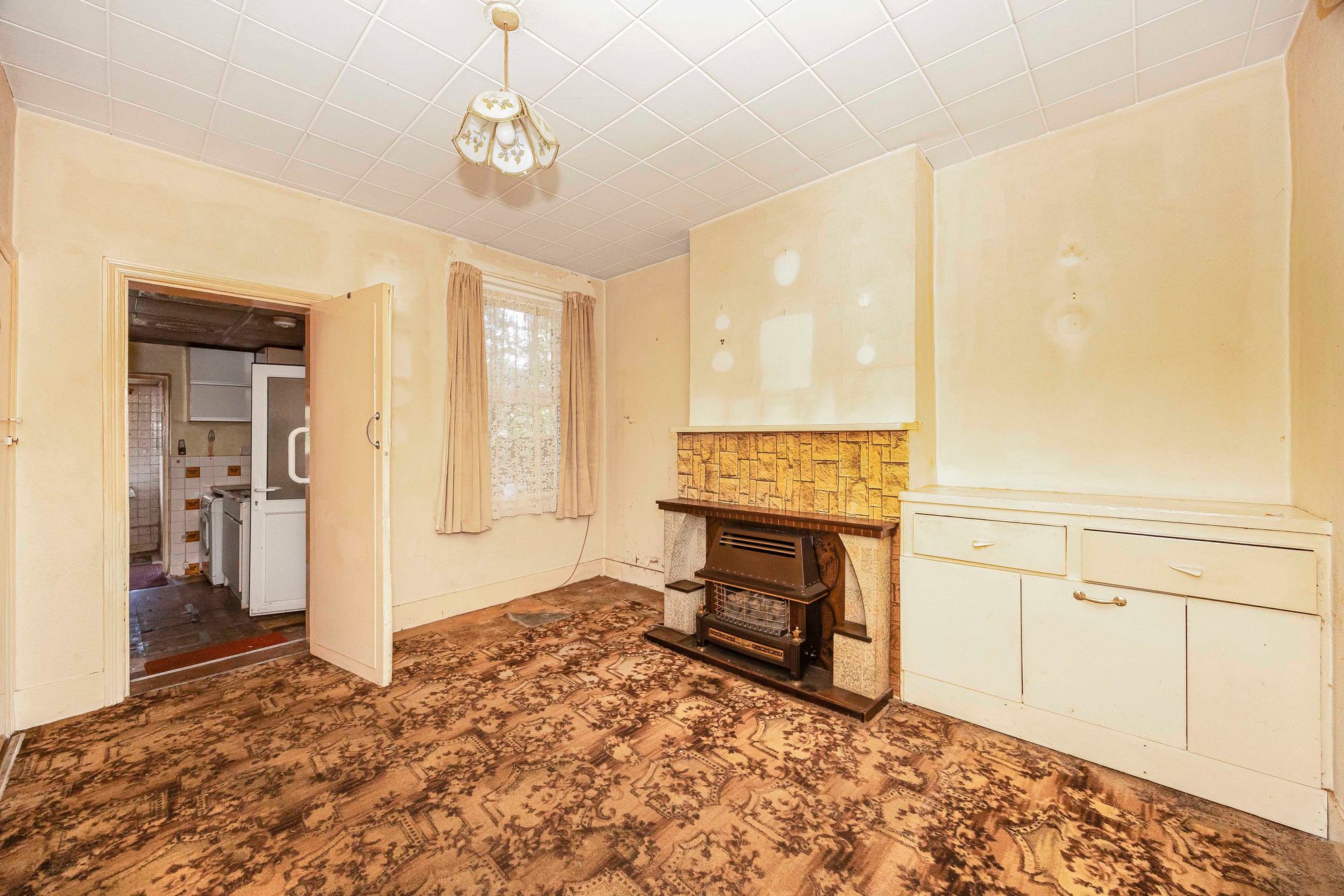 3 bed mid-terraced house for sale in Carnarvon Road, London, E18  - Property Image 3