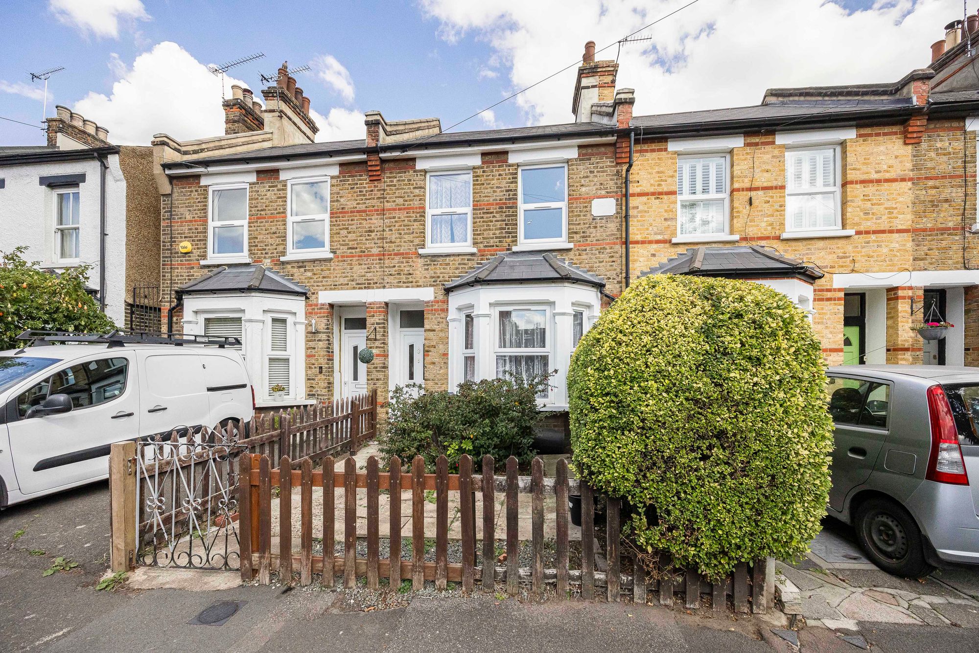 3 bed mid-terraced house for sale in Carnarvon Road, London, E18