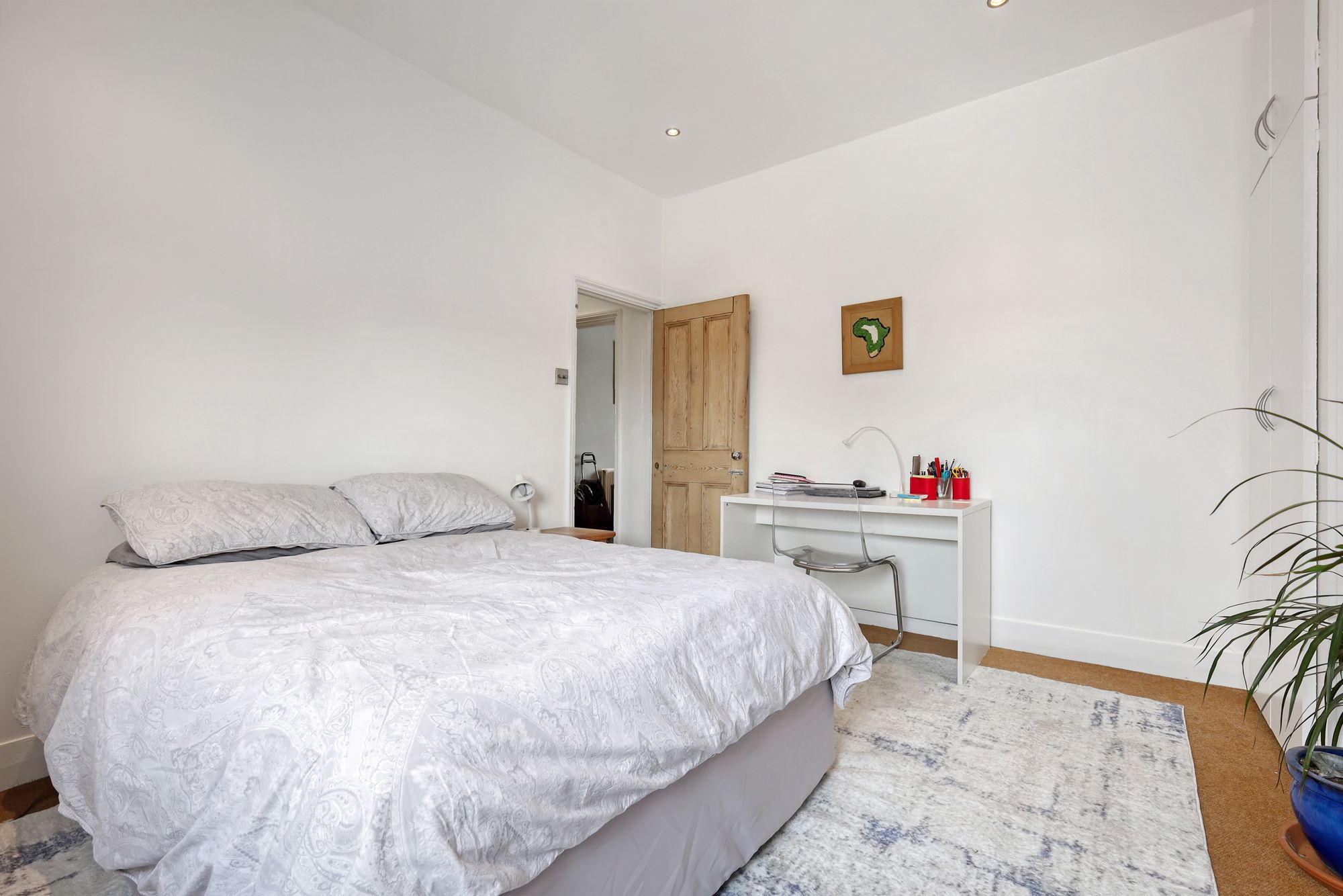 2 bed flat for sale in Hoe Street, London, E17 10