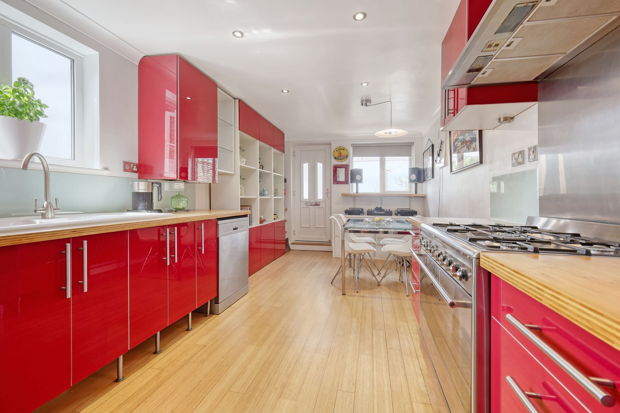 2 bed flat for sale in Hoe Street, London, E17 2