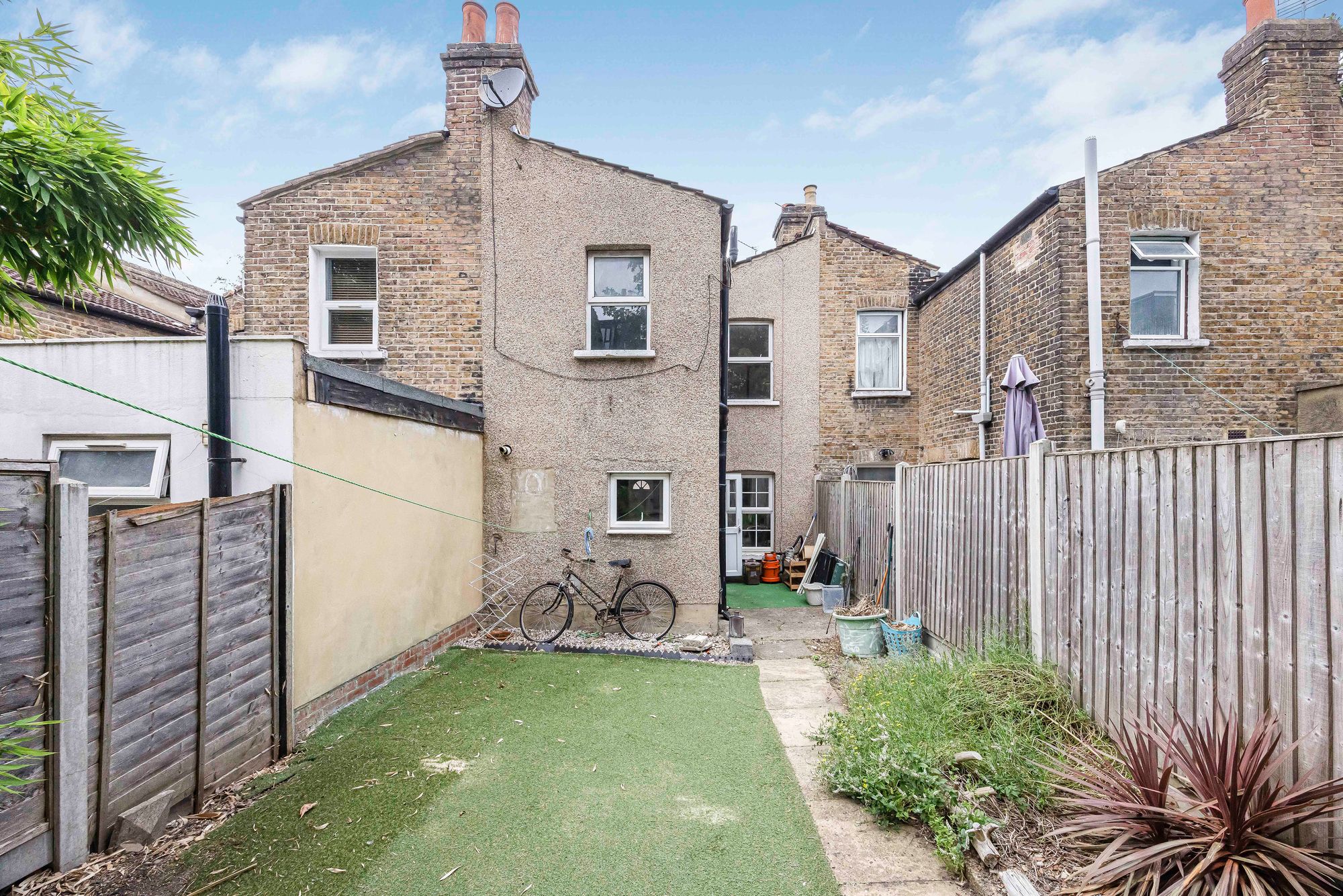 2 bed house for sale in Dawlish Road, London, E10 9