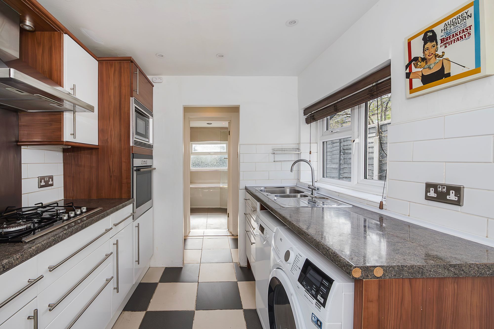 3 bed house to rent in Dawlish Road, Leyton, E10 21