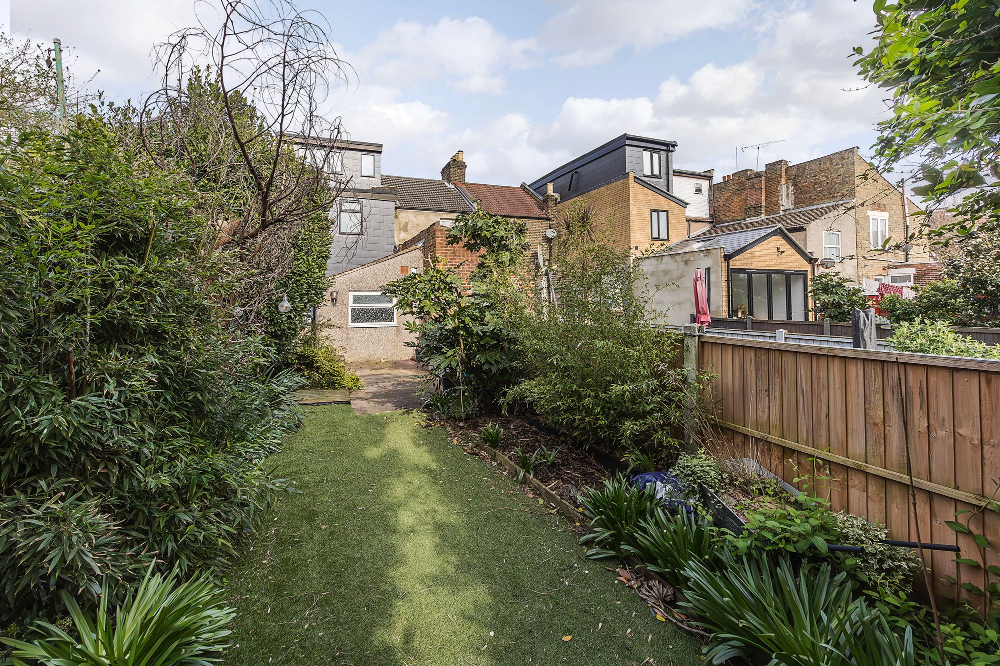 3 bed house to rent in Dawlish Road, Leyton, E10 24