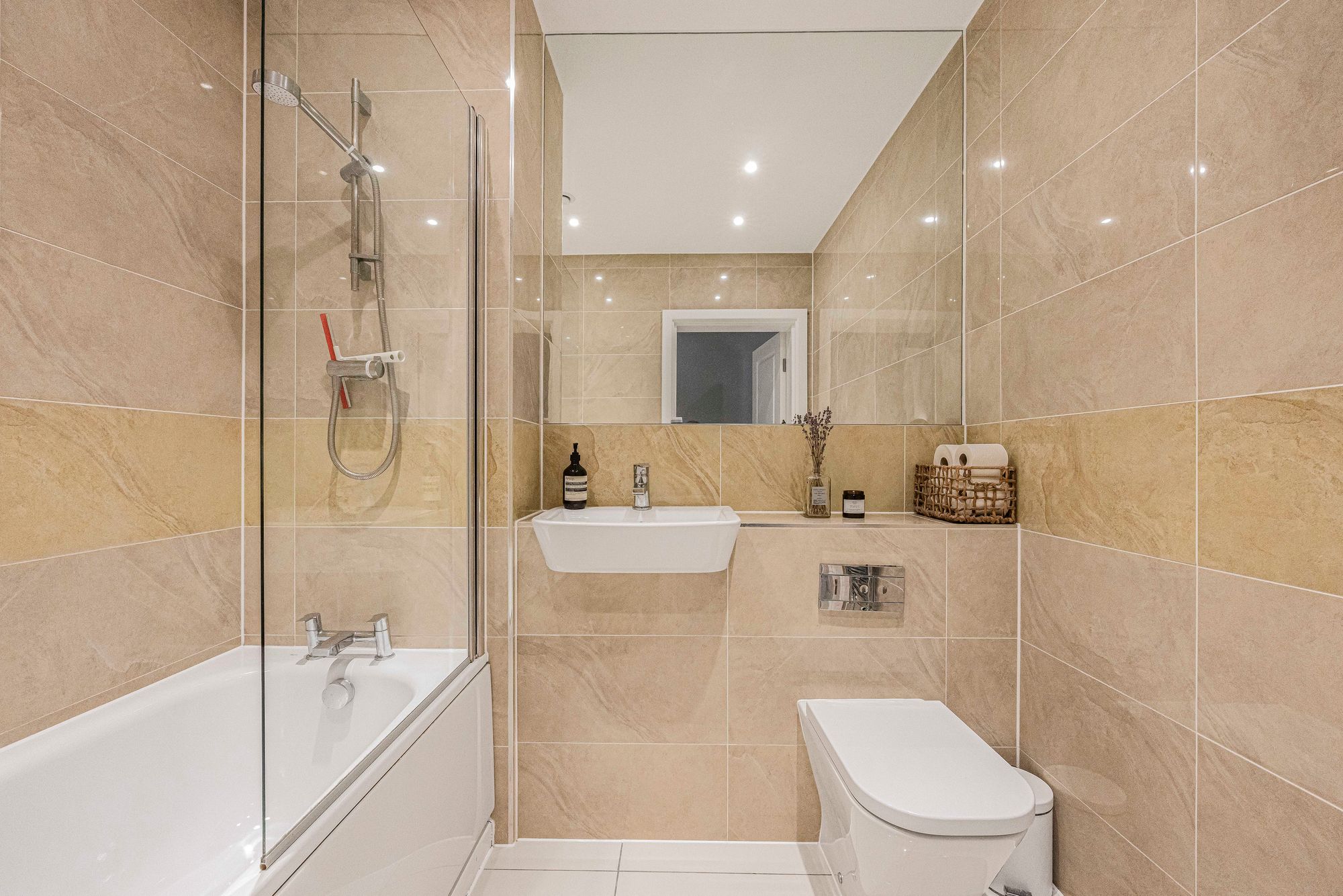 2 bed apartment for sale in Brennan House, High Road Leyton, Leyton, E10  - Property Image 4