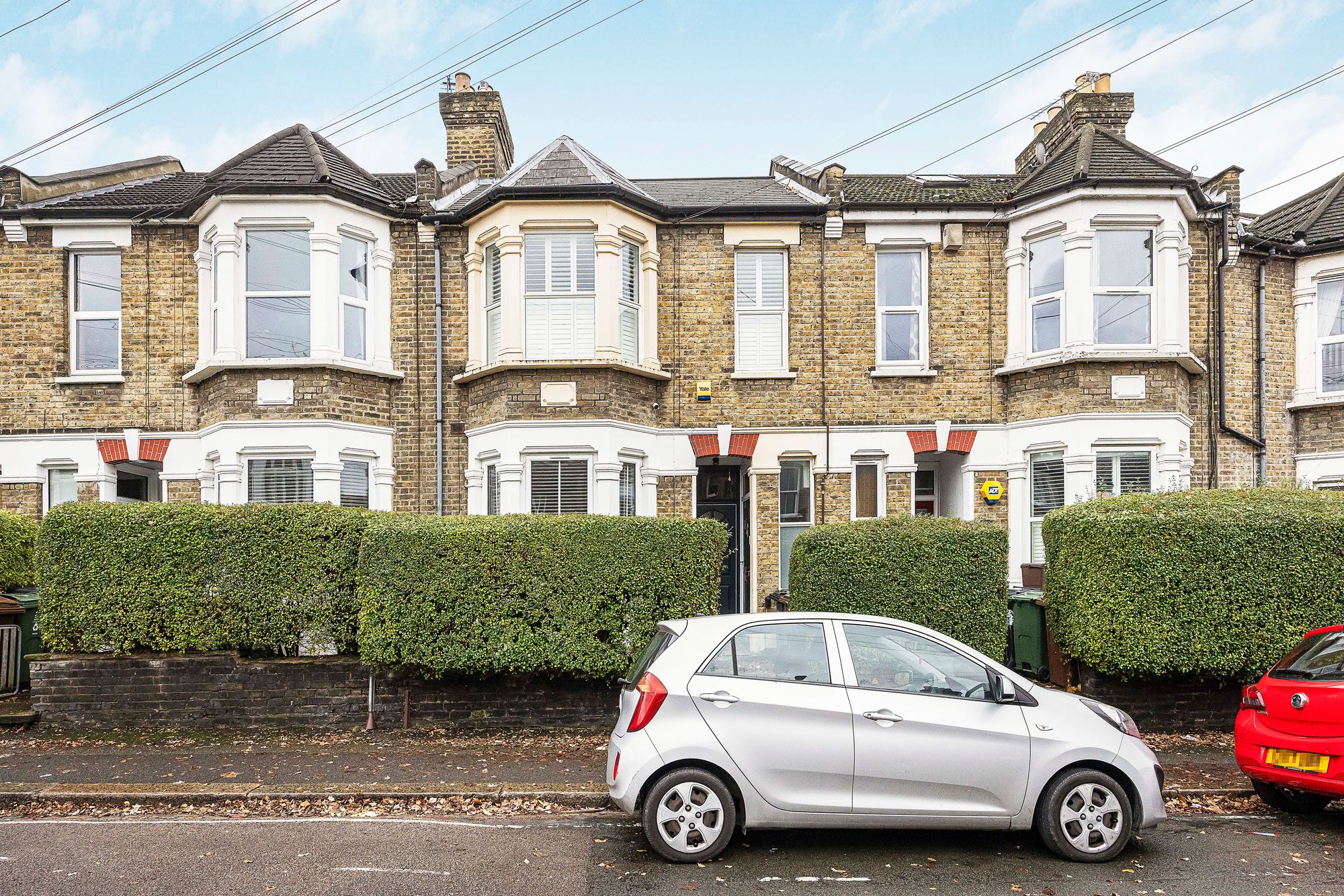 2 bed flat for sale in Richmond Road, London  - Property Image 1