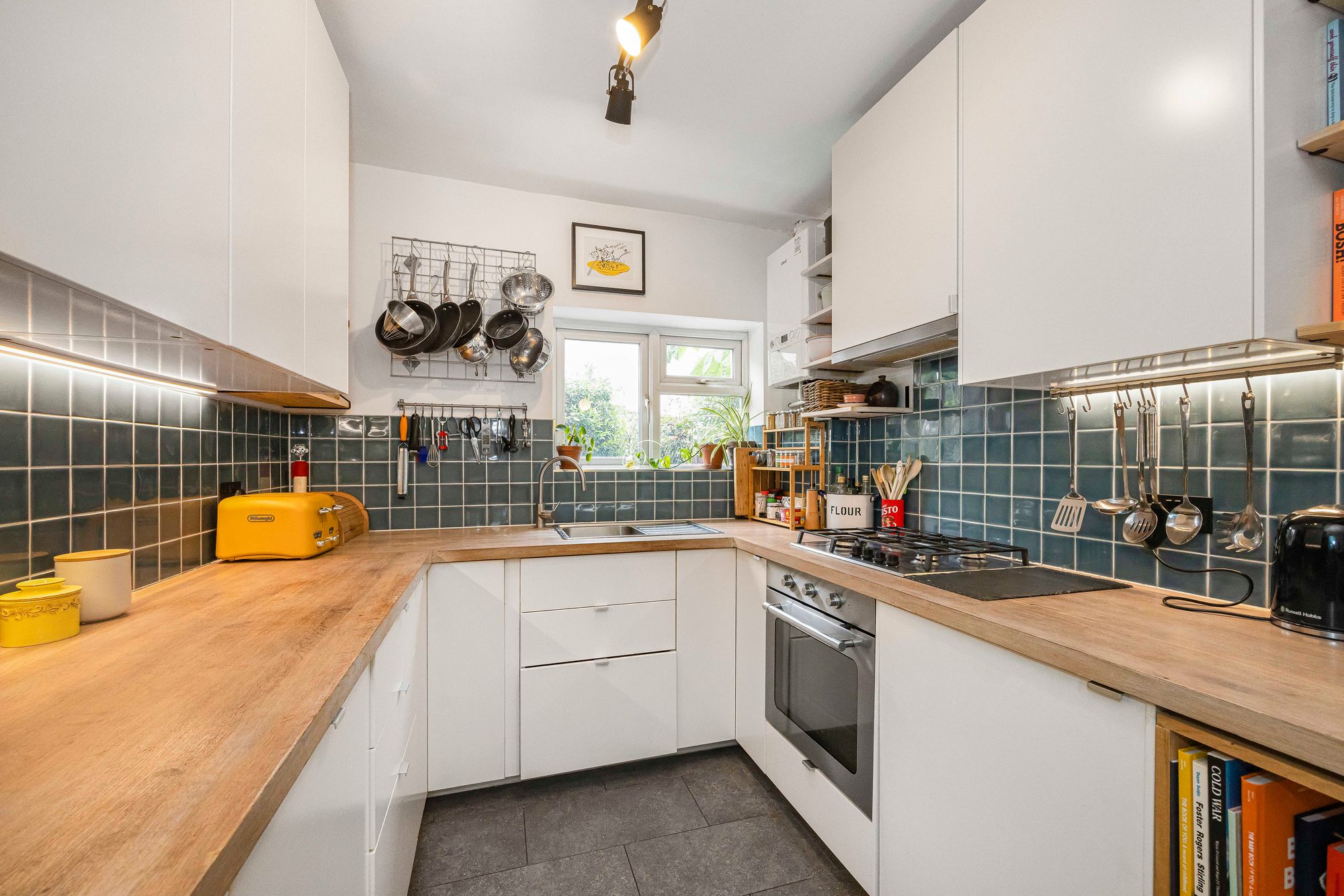2 bed mid-terraced house for sale in Lindley Road, Leyton, E10 1