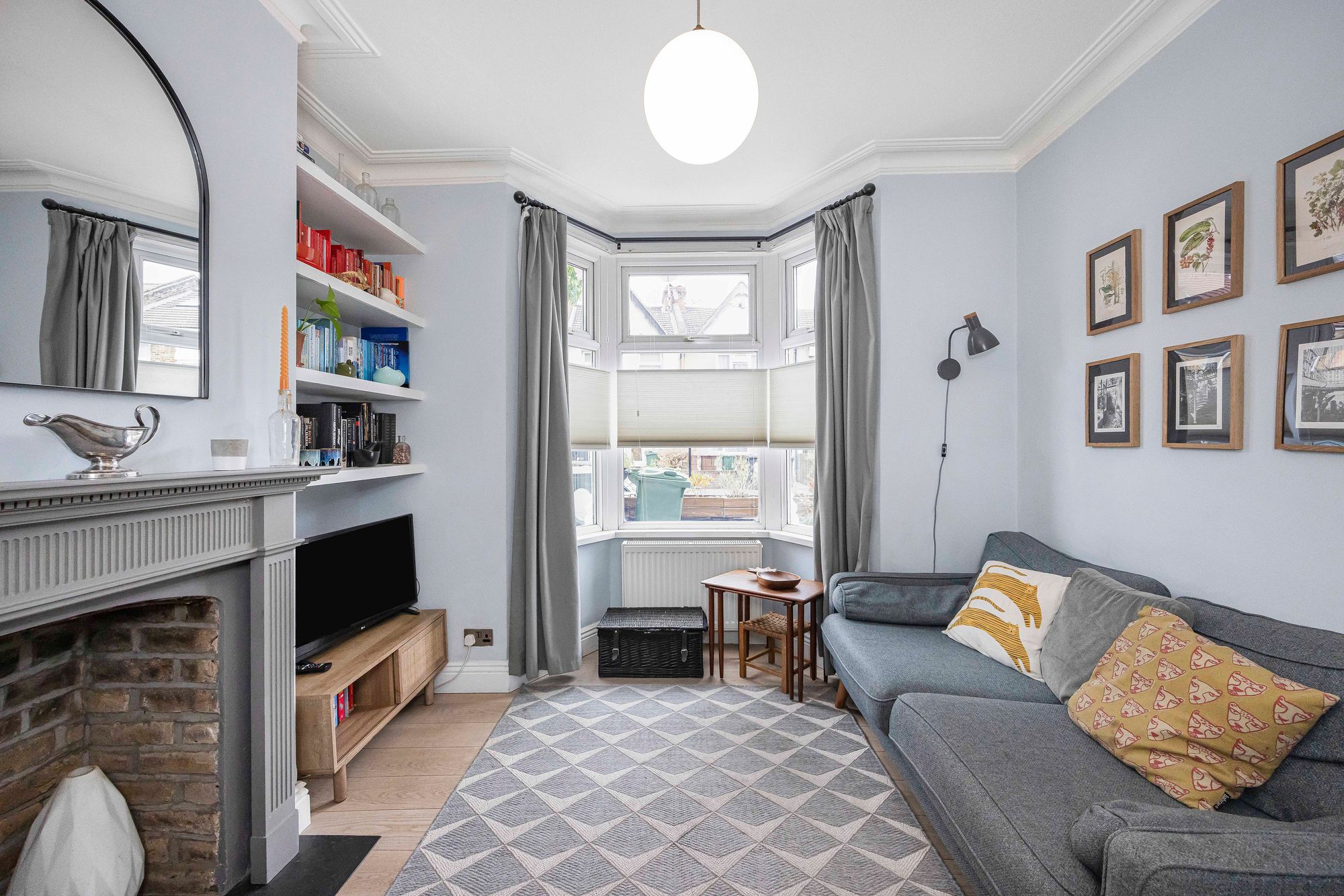 2 bed mid-terraced house for sale in Lindley Road, Leyton, E10 5