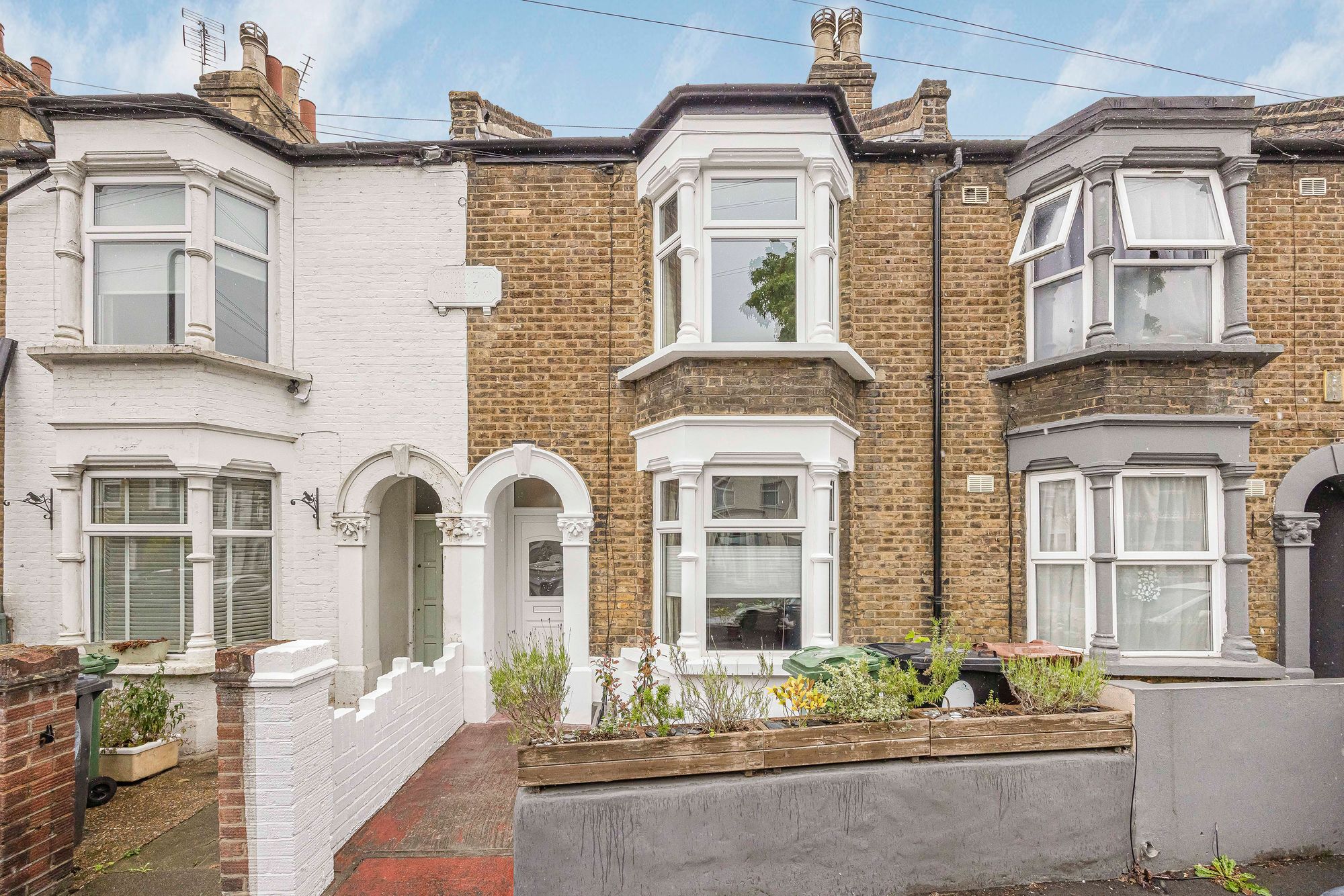 2 bed mid-terraced house for sale in Lindley Road, Leyton, E10