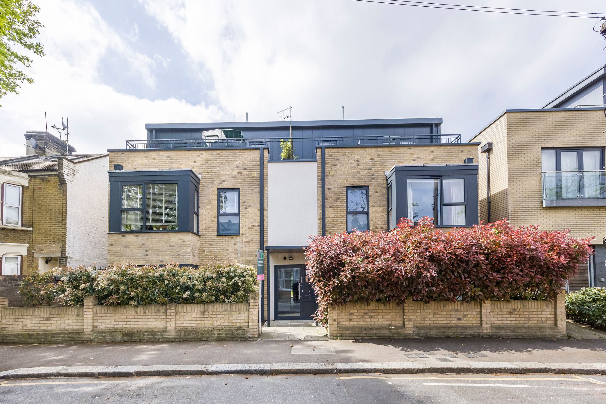 1 bed apartment for sale in Buckland Road, London, E10  - Property Image 1